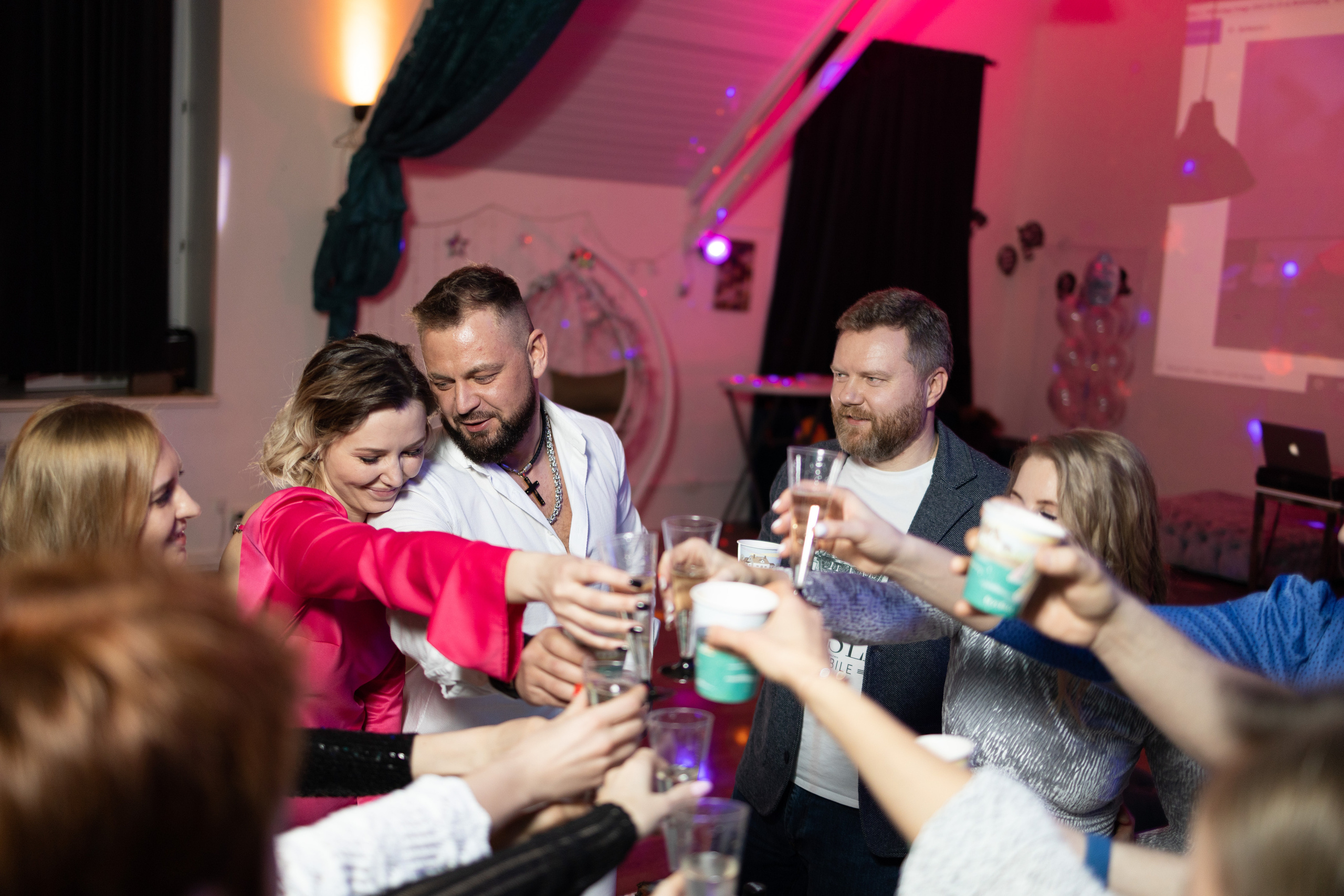 Празднование дня рождения в лофте. Репортажный и студийный фотограф в Москве — Софи