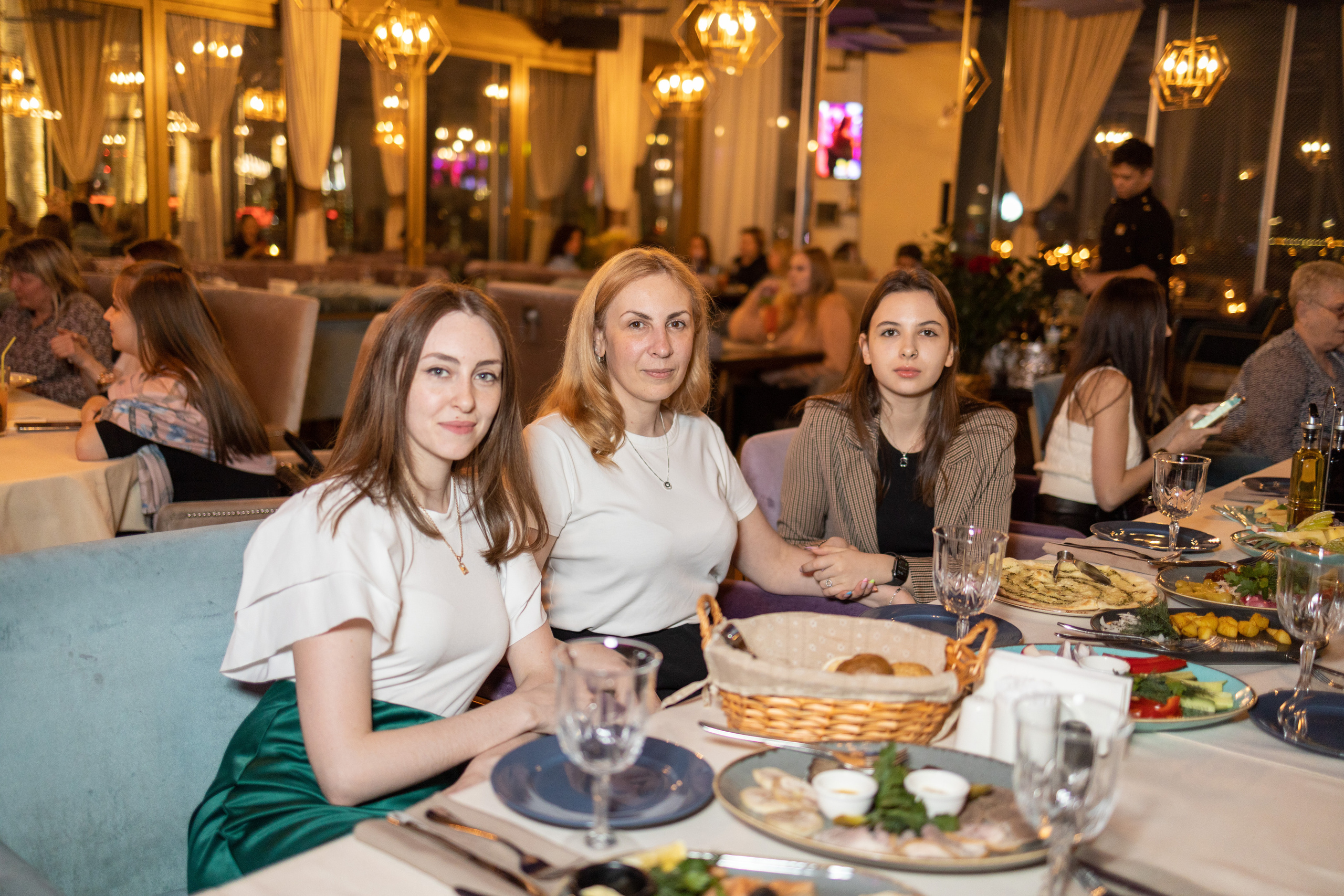 Празднование дня рождения в ресторане. Репортажный и студийный фотограф в Москве — Софи