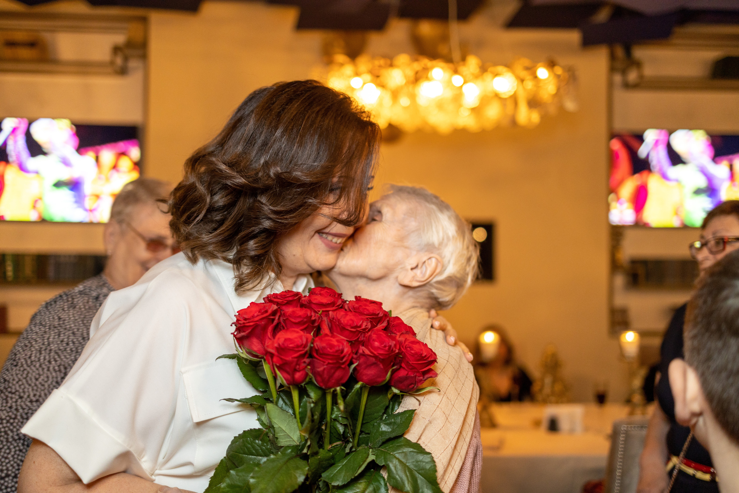 Празднование дня рождения в ресторане. Репортажный и студийный фотограф в Москве — Софи