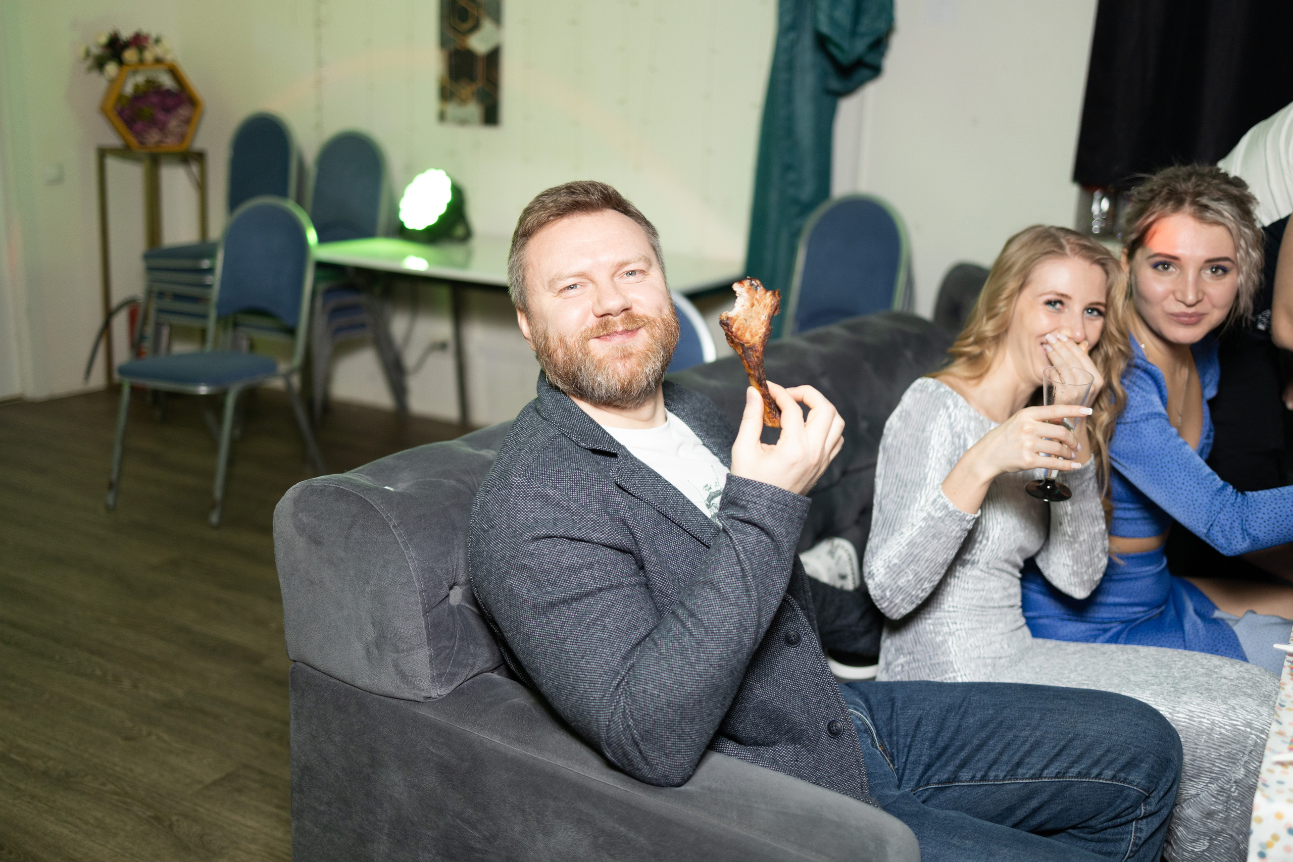 Празднование дня рождения в лофте. Репортажный и студийный фотограф в Москве — Софи