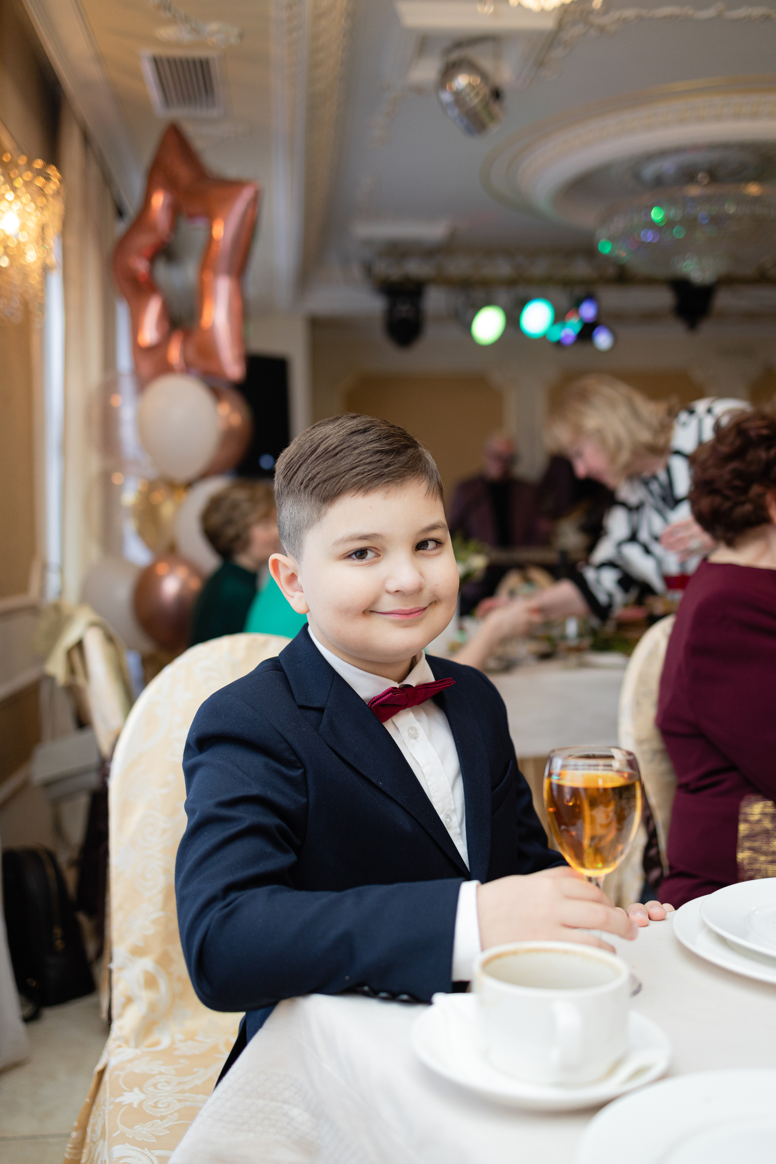 Празднование дня рождения в ресторане. Репортажный и студийный фотограф в Москве — Софи