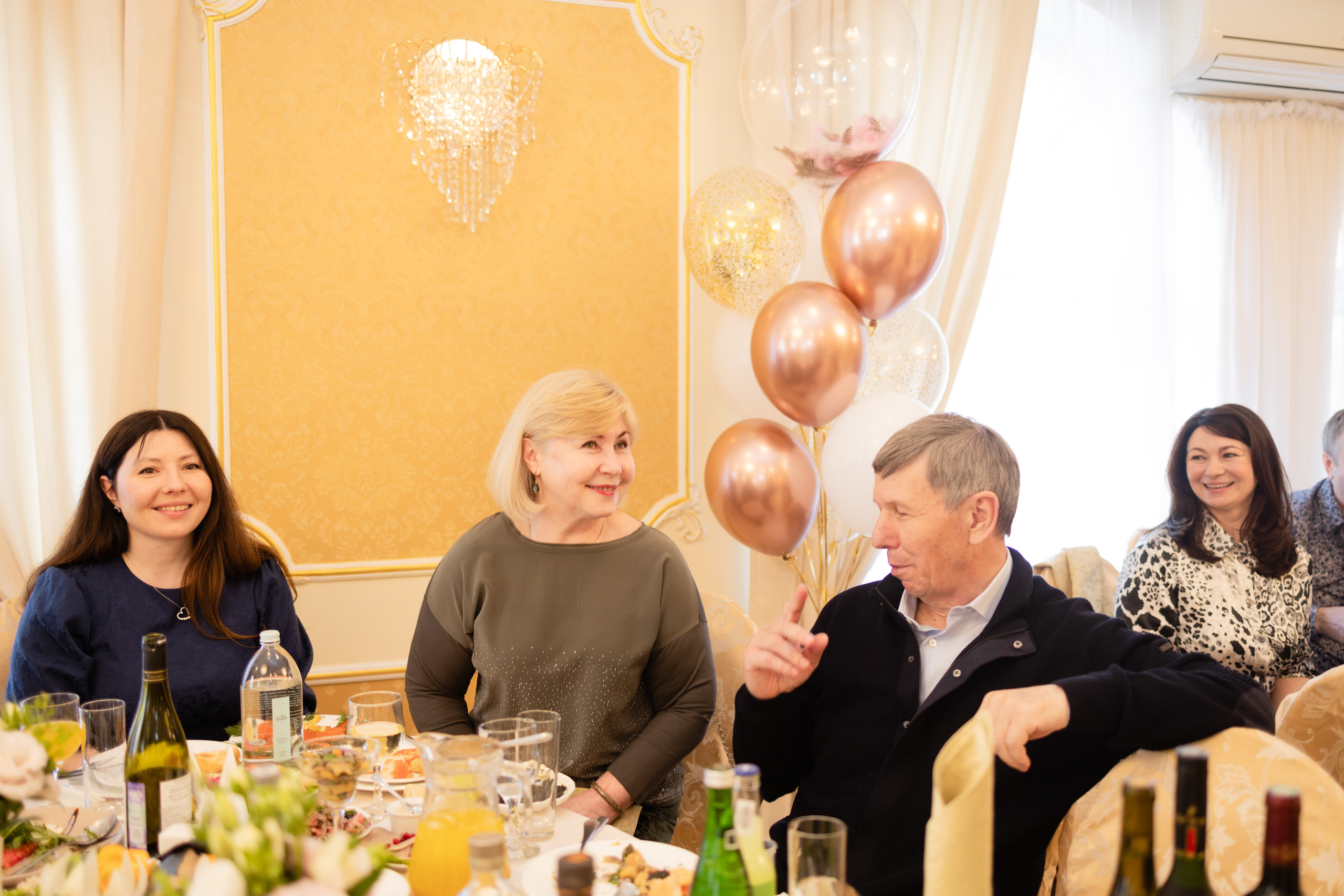 Празднование дня рождения в ресторане. Репортажный и студийный фотограф в Москве — Софи