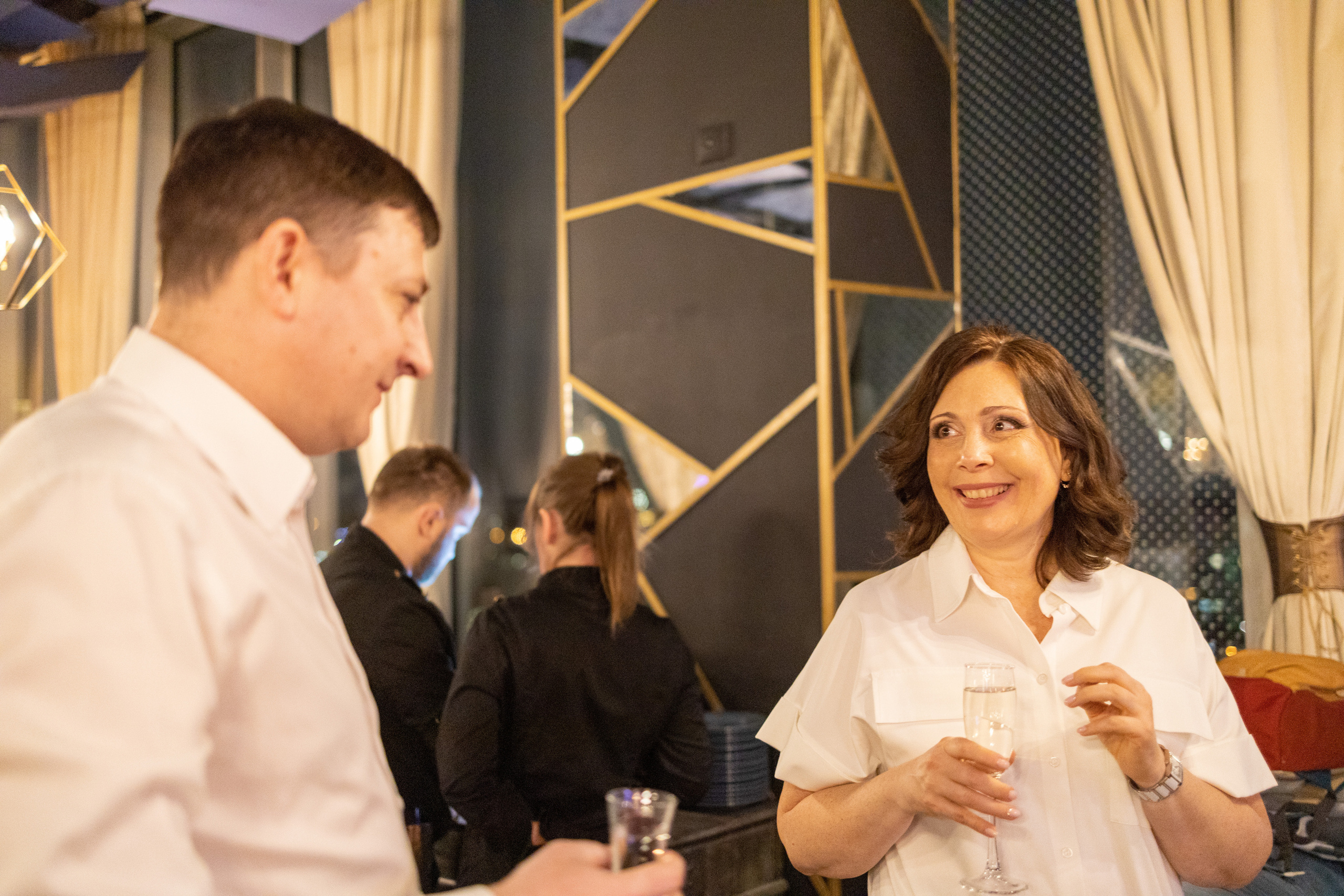 Празднование дня рождения в ресторане. Репортажный и студийный фотограф в Москве — Софи