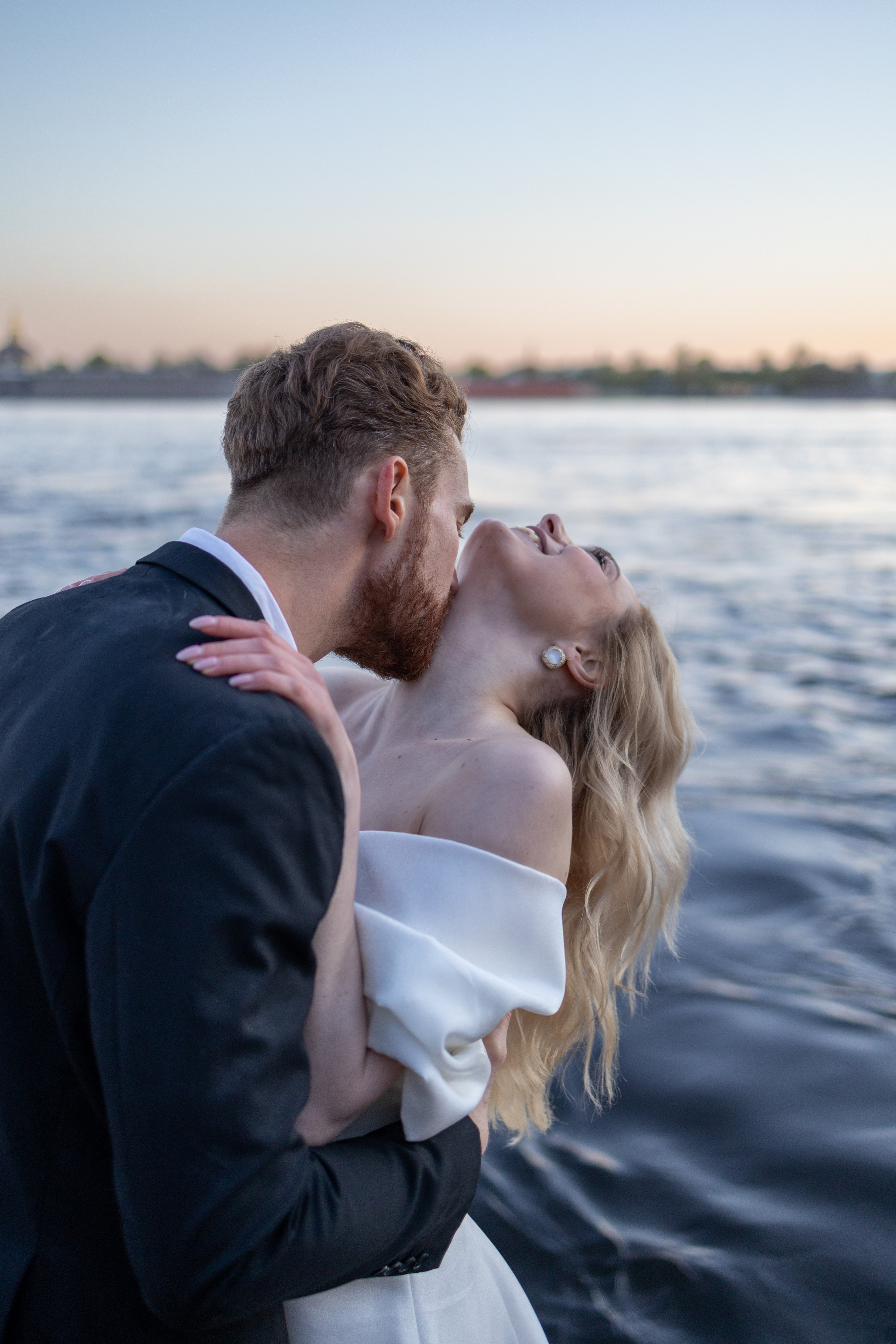 Белое платье, белая фата, белые ночи…. Репортажный и студийный фотограф в Москве — Софи