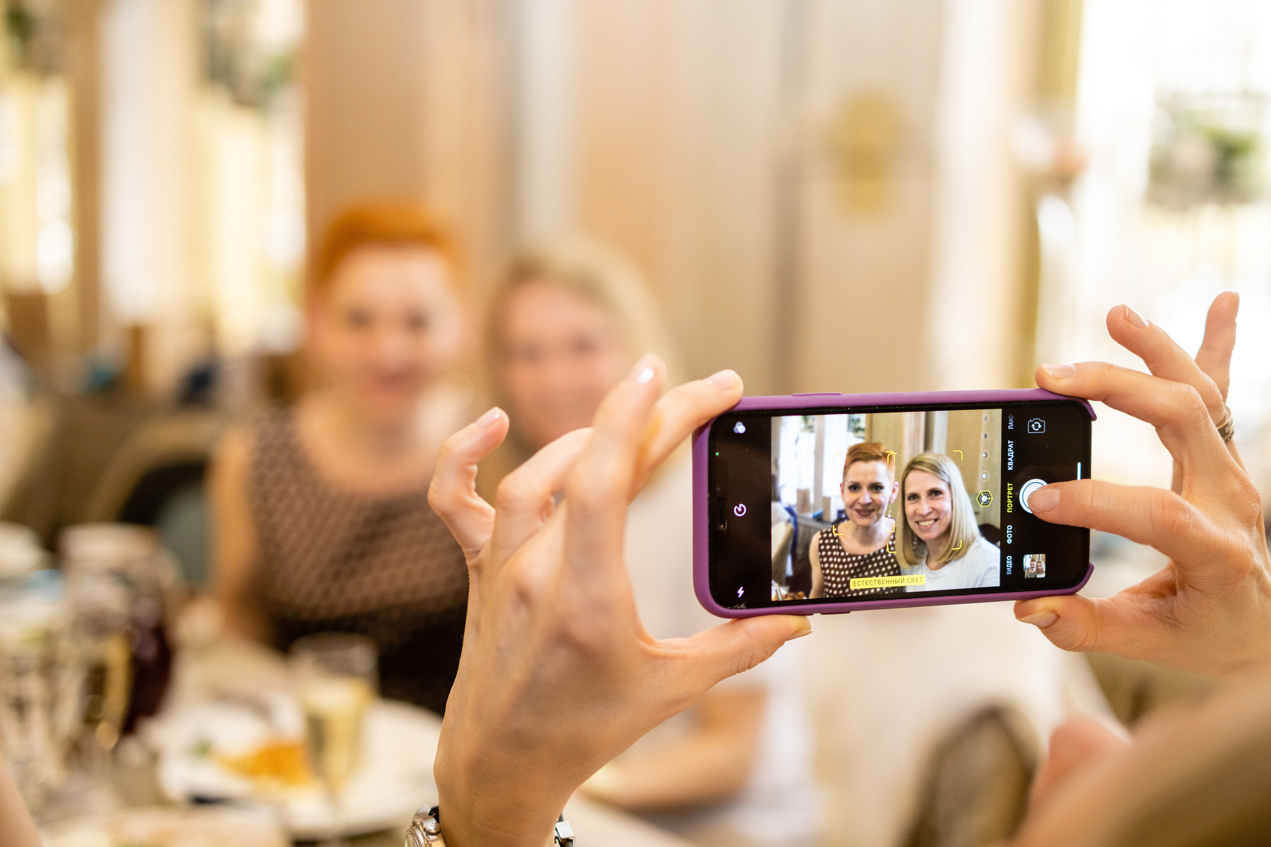 Празднование дня рождения в ресторане. Репортажный и студийный фотограф в Москве — Софи