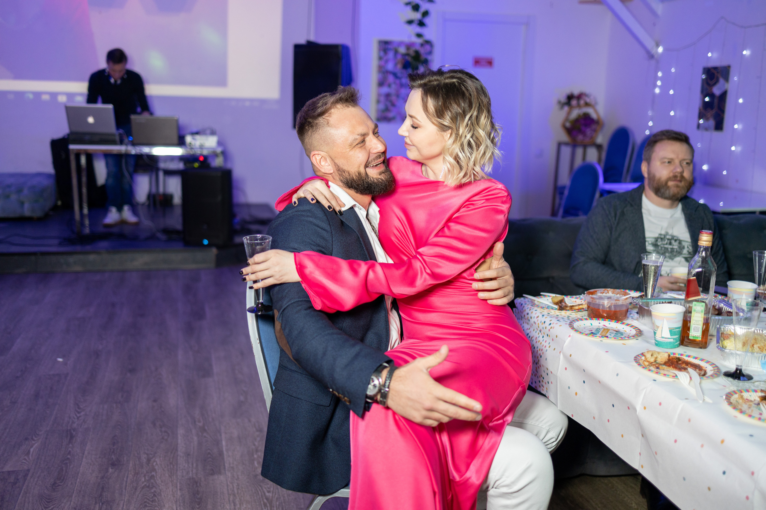 Празднование дня рождения в лофте. Репортажный и студийный фотограф в Москве — Софи