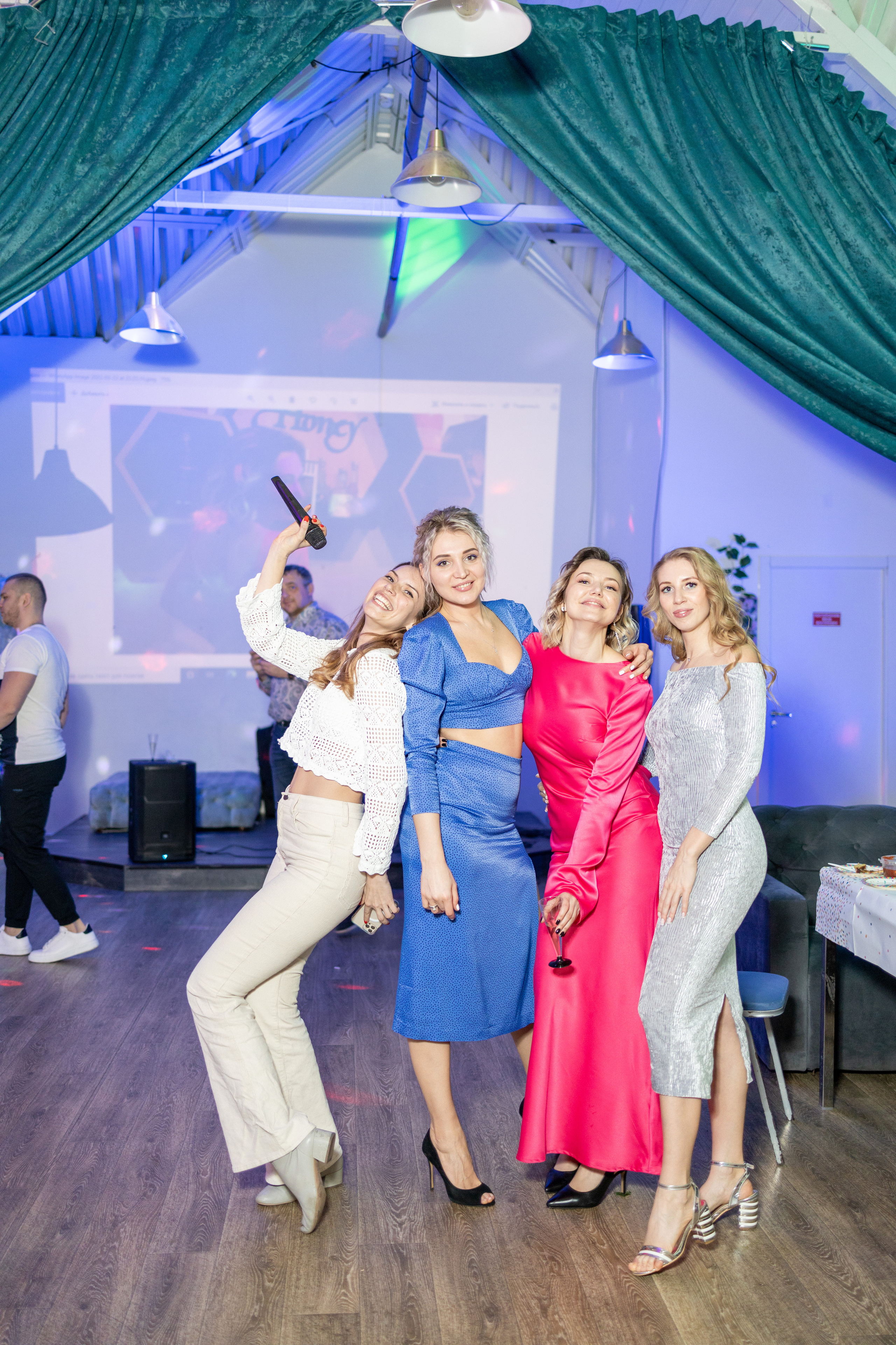 Празднование дня рождения в лофте. Репортажный и студийный фотограф в Москве — Софи