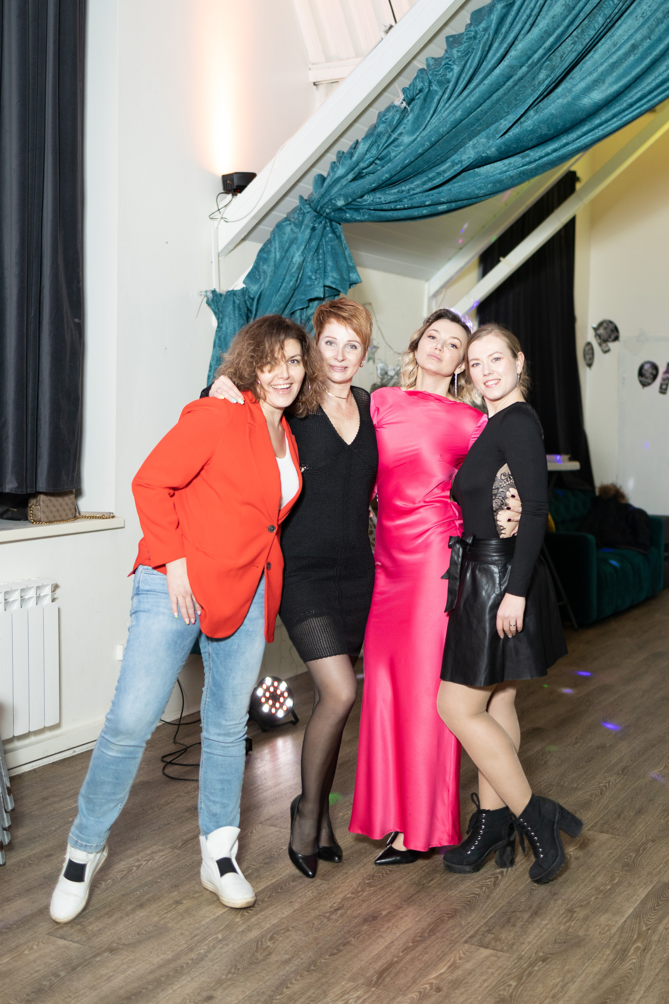 Празднование дня рождения в лофте. Репортажный и студийный фотограф в Москве — Софи