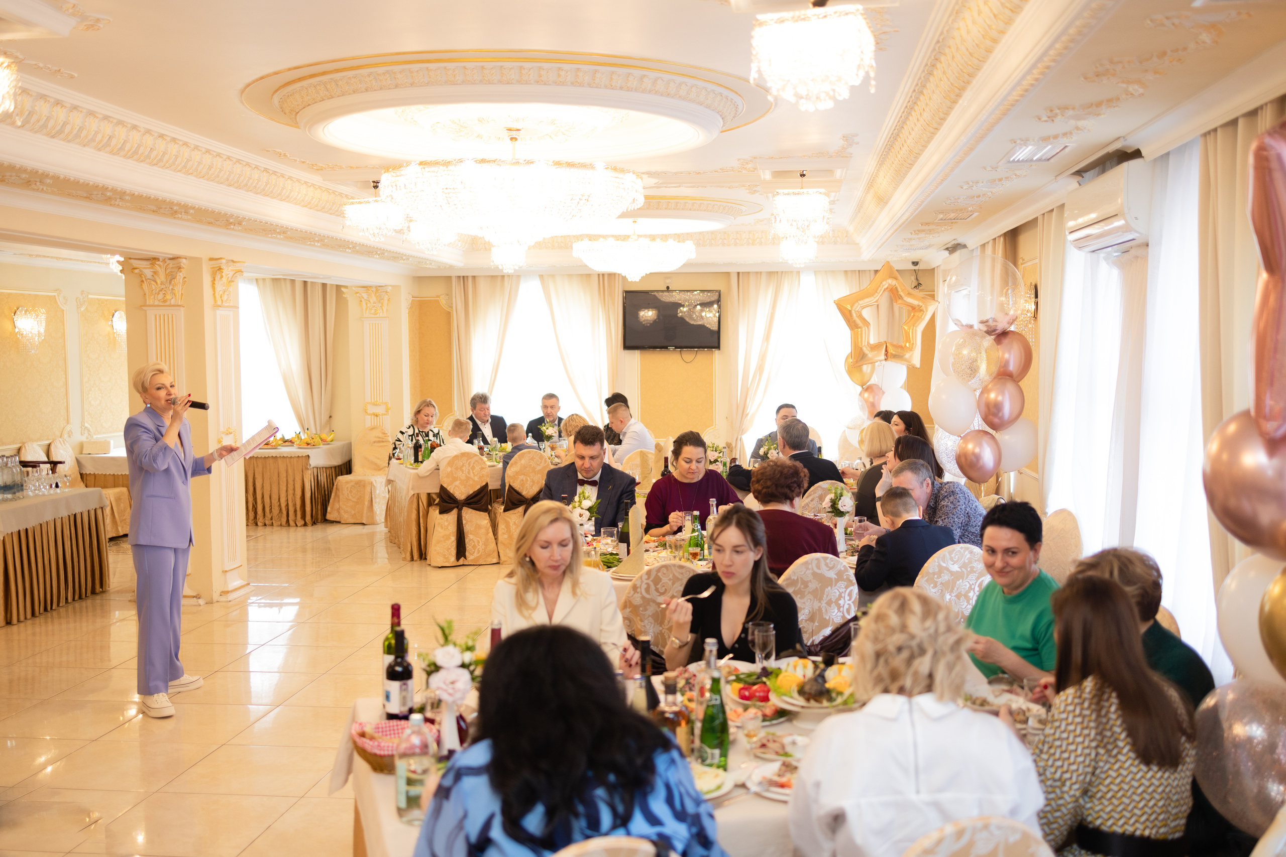 Празднование дня рождения в ресторане. Репортажный и студийный фотограф в Москве — Софи