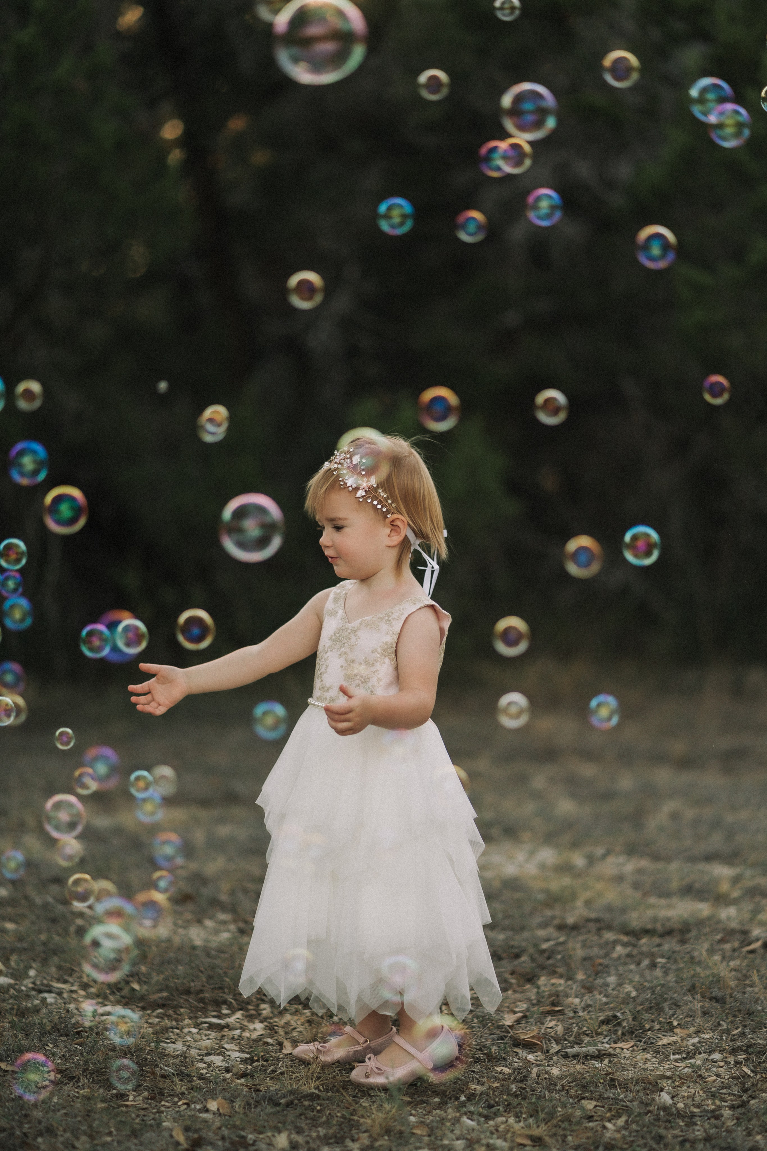 Family snuggles & smiles — cozy family photos