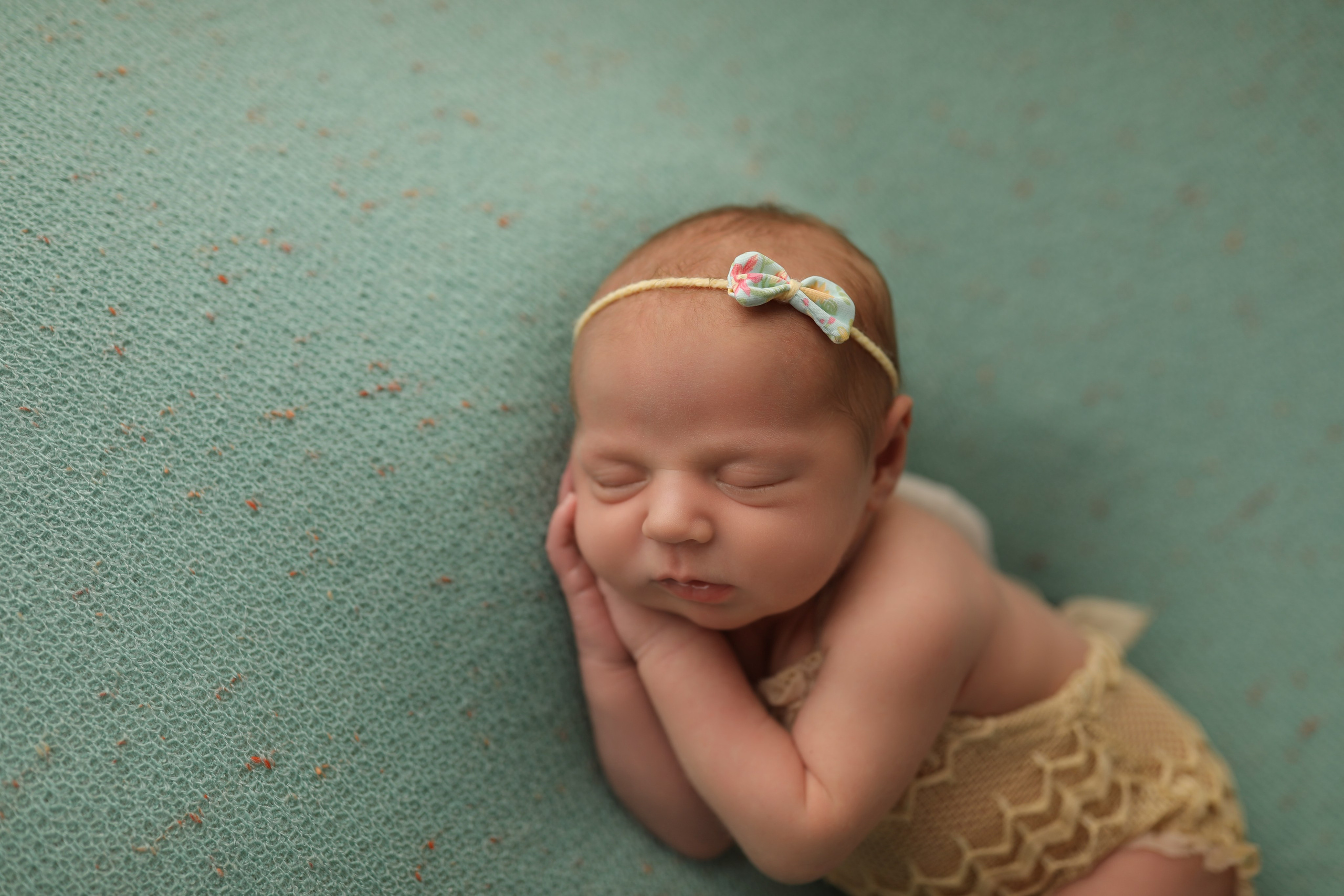 PH @anna_molodykh_newborn.almaty. Retoucher Aleksmokh