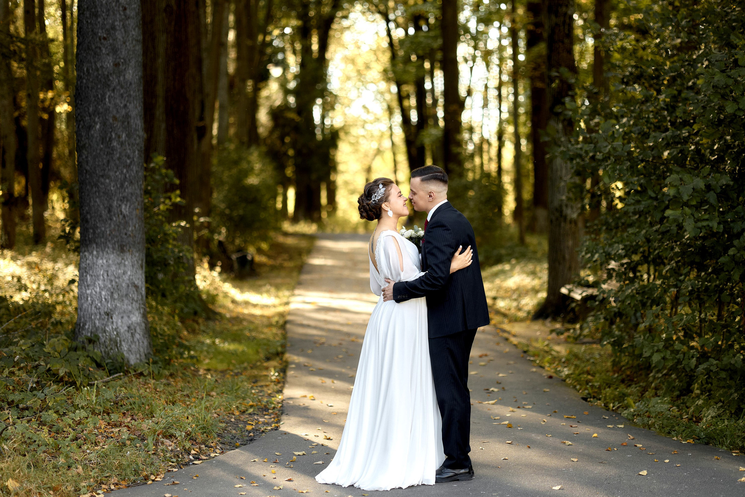 Свадебная фотосерия: эмоции пары и гостей