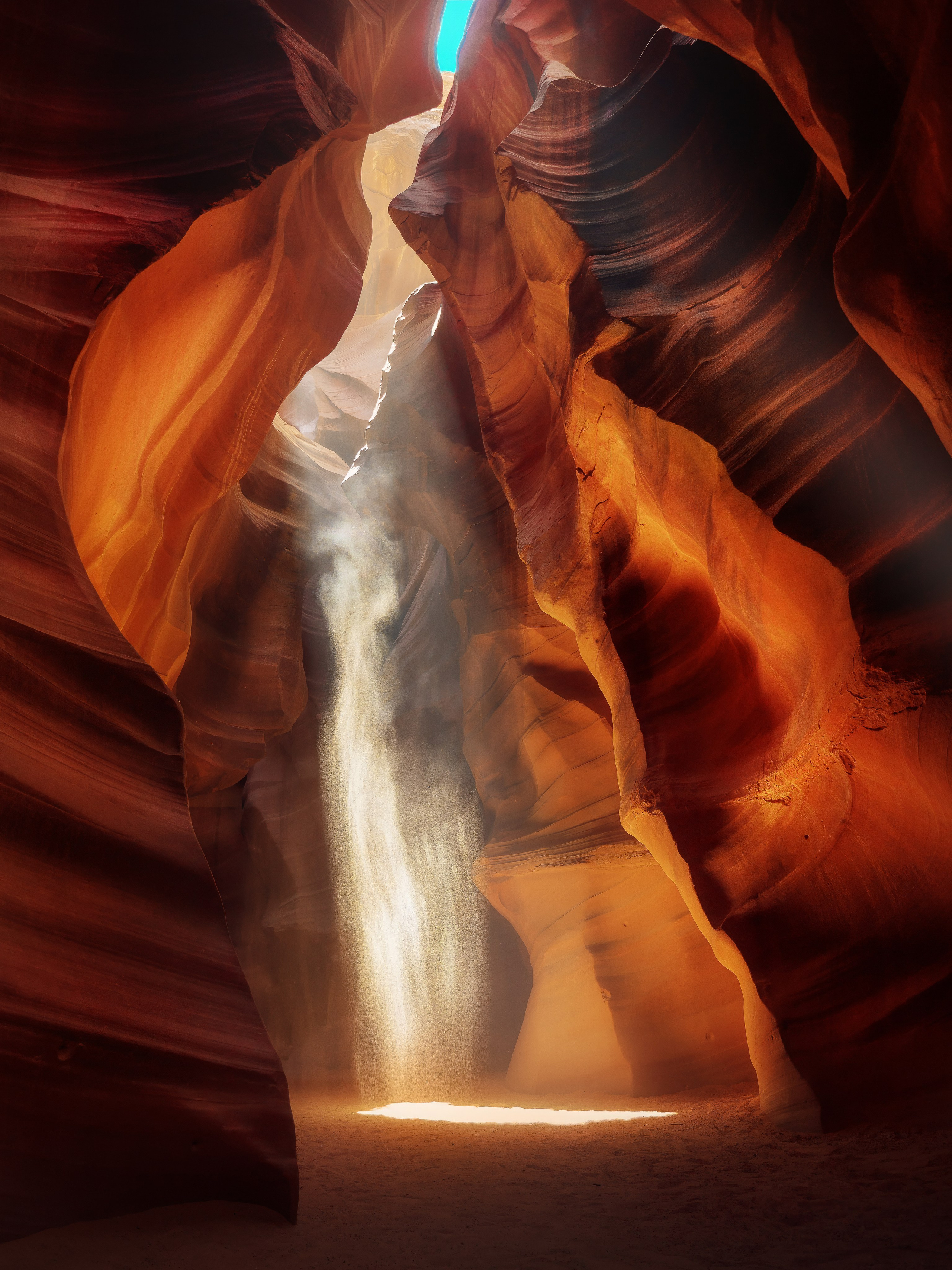 Antilopa canyon (USA). Serge Sadov about landscape, cityscape, travel