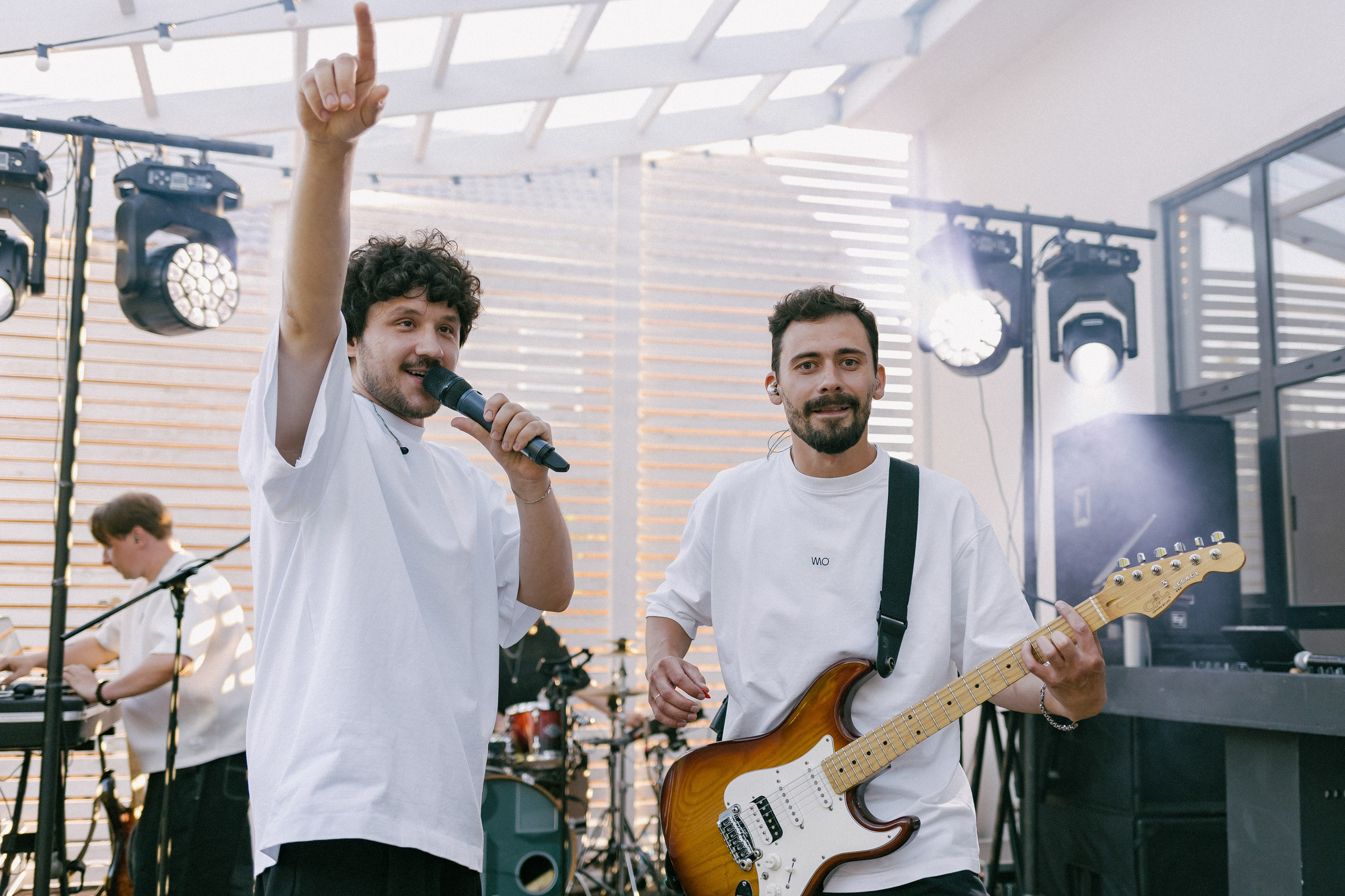 Плюс тридцать градусов на лужайке. Фотограф Андрей Куськало