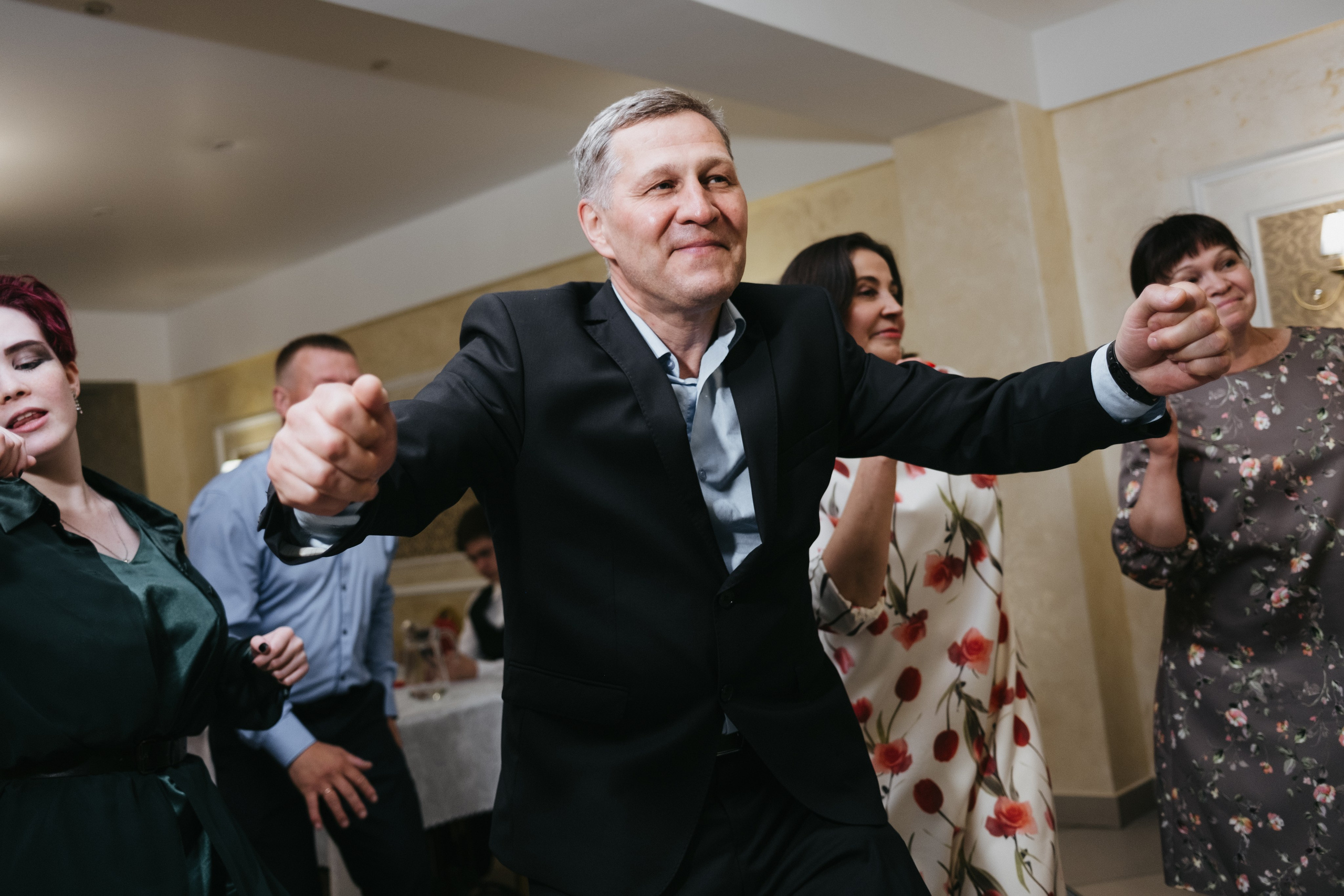 Выпускной 11 класс школы № 30. Свадебный и репортажной фотограф Денис Ожигин в Краснодаре и Краснодарском крае