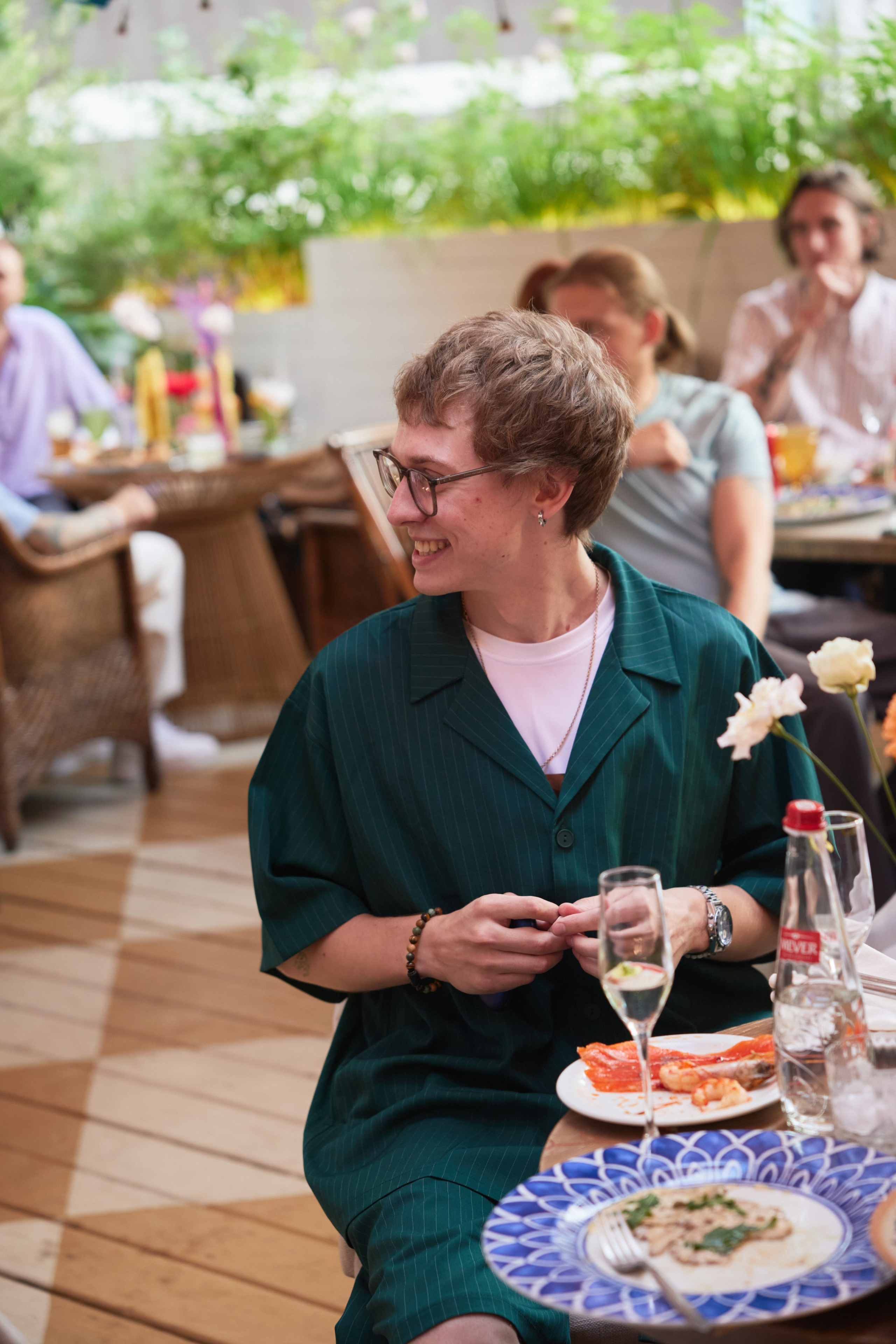 Бумажные украшения и блестки* Костя & Наташа. Фотограф Чугунов Александр