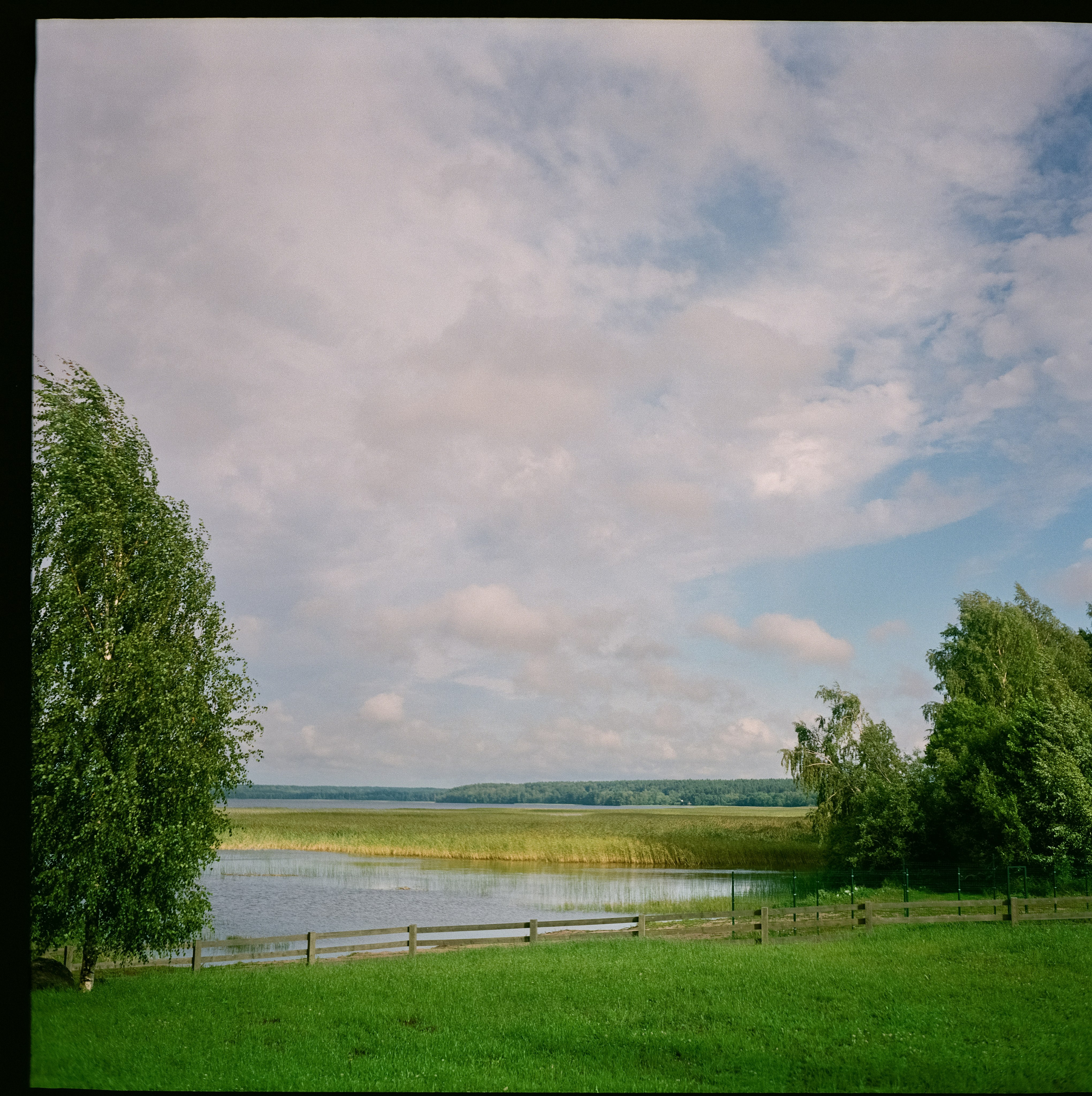 Серия закатов на озере Отрадном / Super Fujica-6 / Fujifilm Reala 100