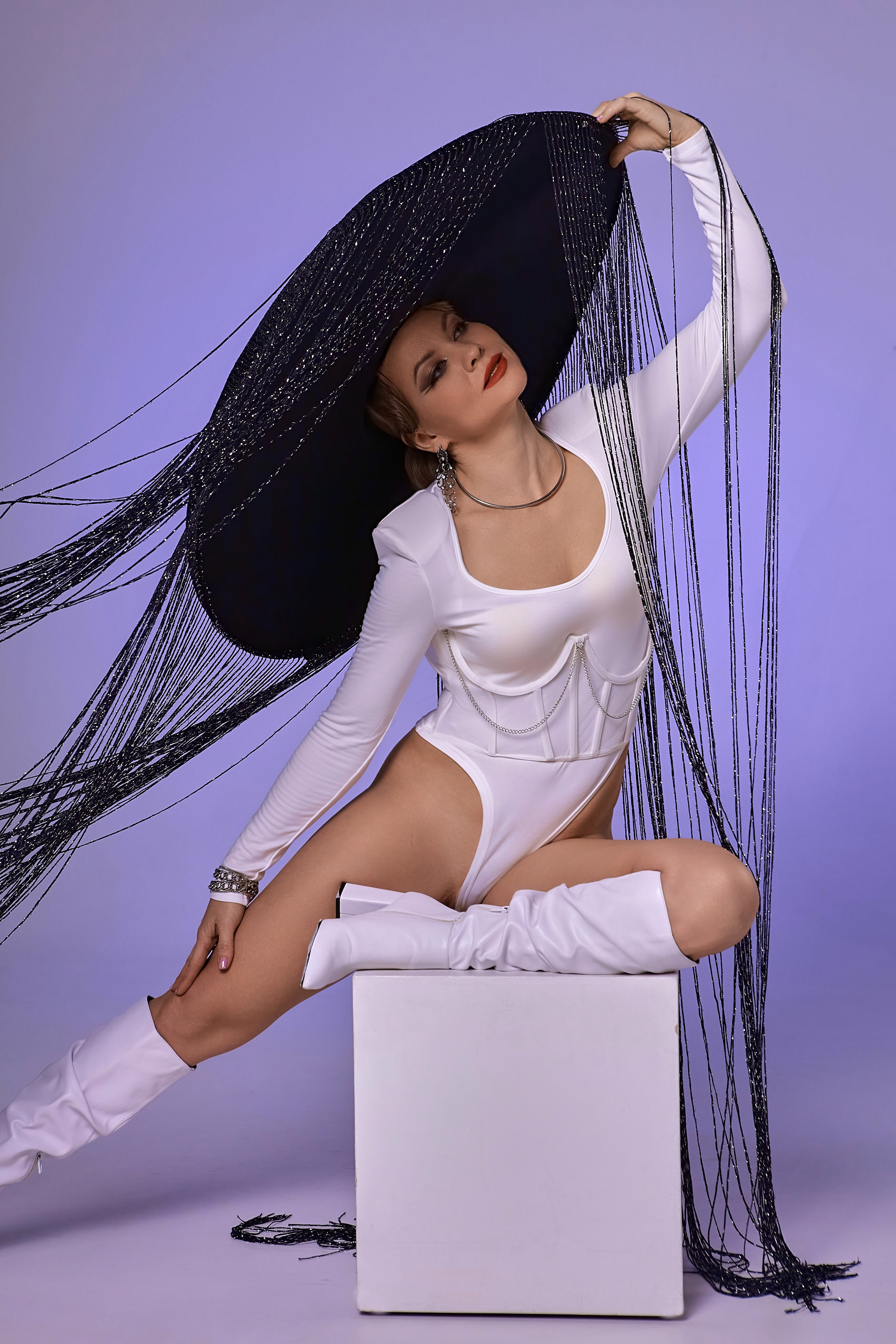 Портретная студийная фотосессия в шикарной шляпе. Семейный и свадебный фотограф в Краснодаре Михеева Светлана