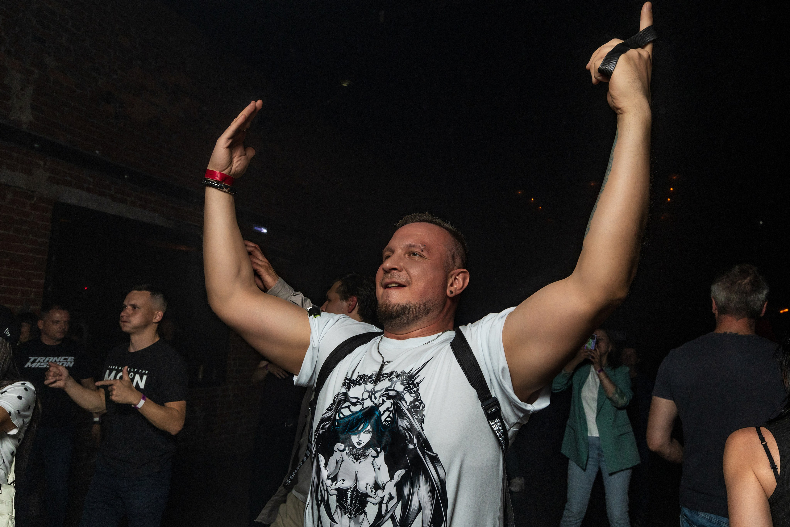 System Reality: Glow! в клубе Фабрика, Екатеринбург. Репортажный фотограф Екатеринбург | Яркий, качественный репортаж | Концерты, клубы, репортаж, праздники, корпоративы