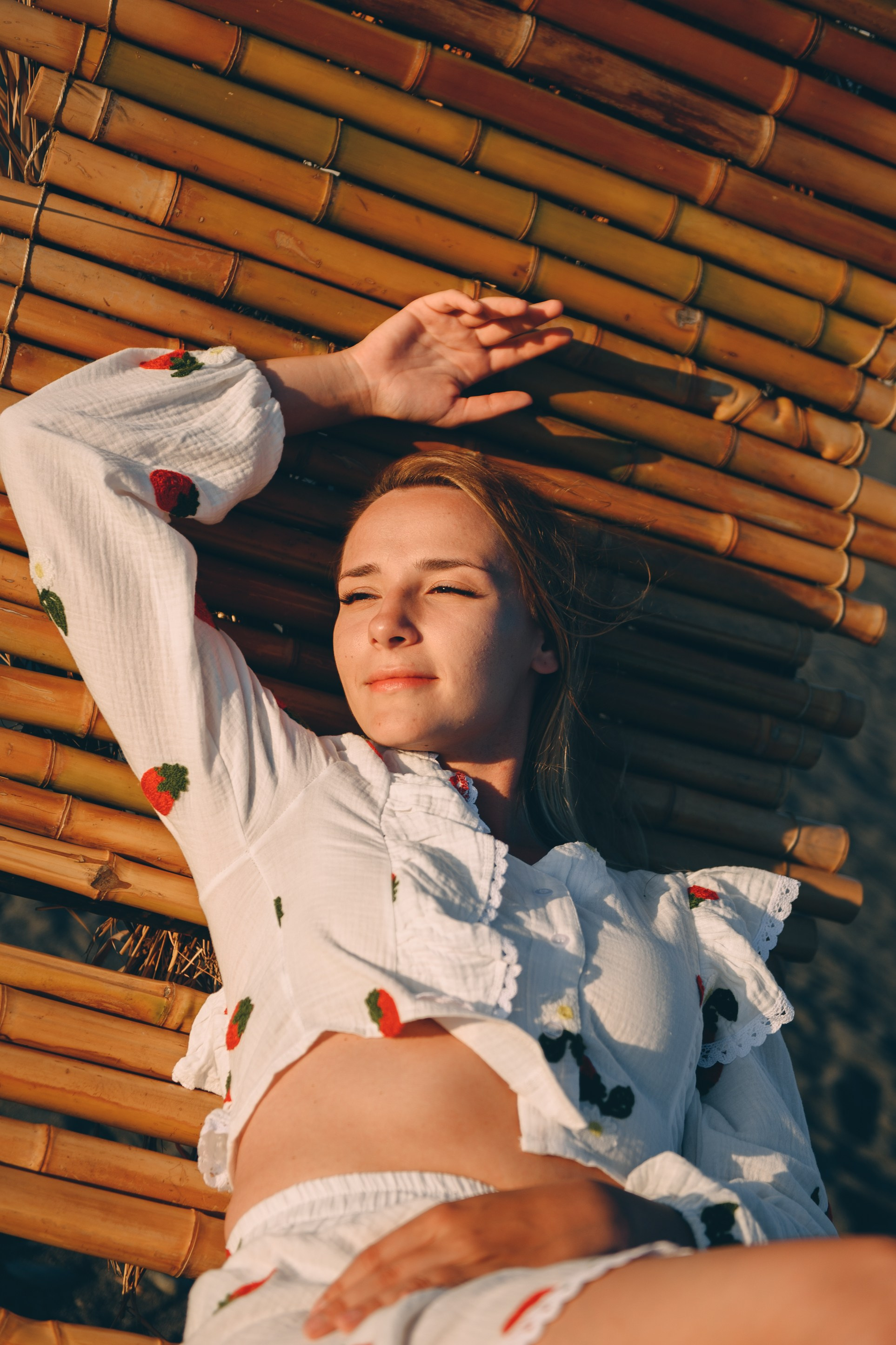 Первое знакомство с морем, мама и малыш. Свадебный и семейный фотограф София Невская