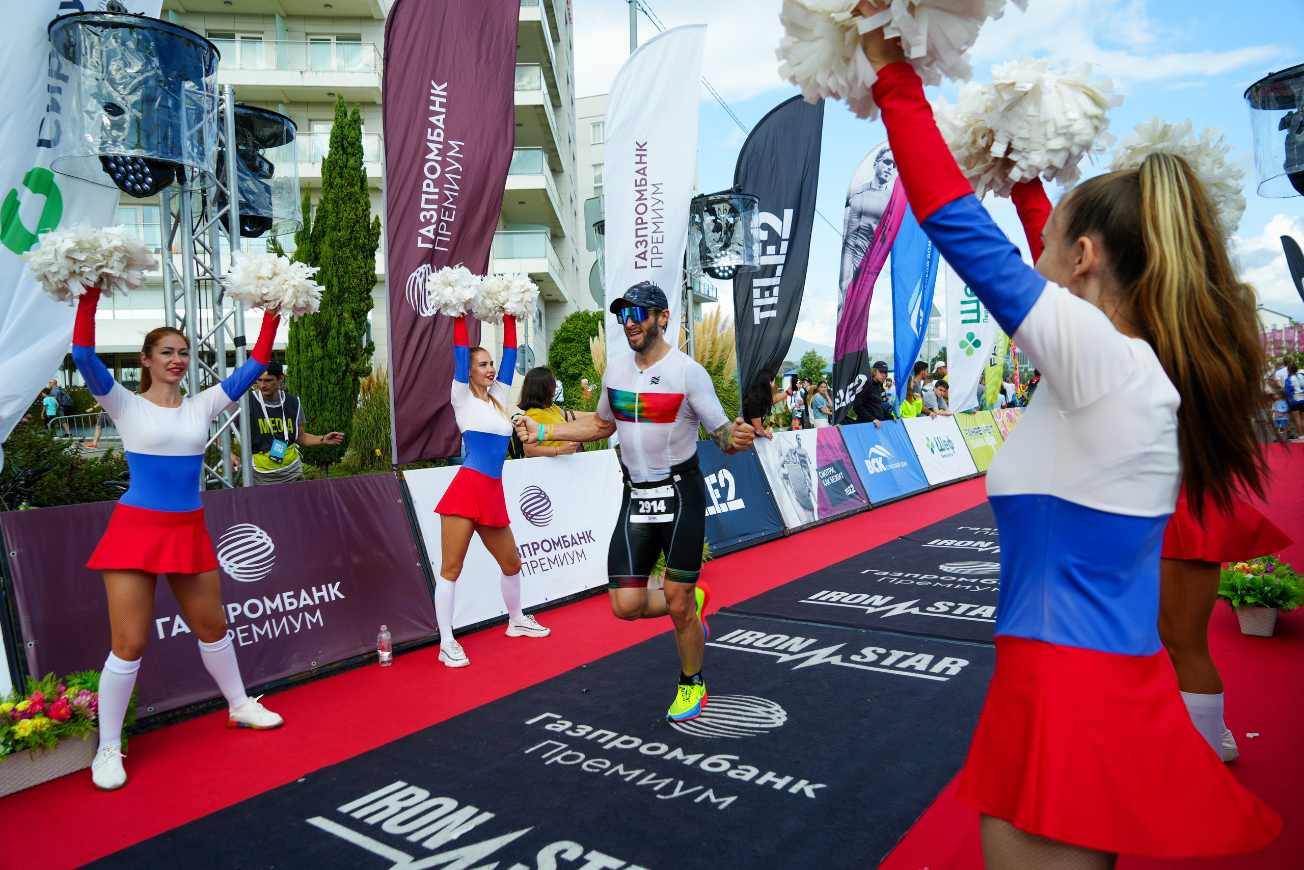 Фотоотчет партнерской интеграции для компании TELE2 на фестивале Ironstar. Репортажный фотограф в Красной Поляне и Сочи Павлюченко Екатерина