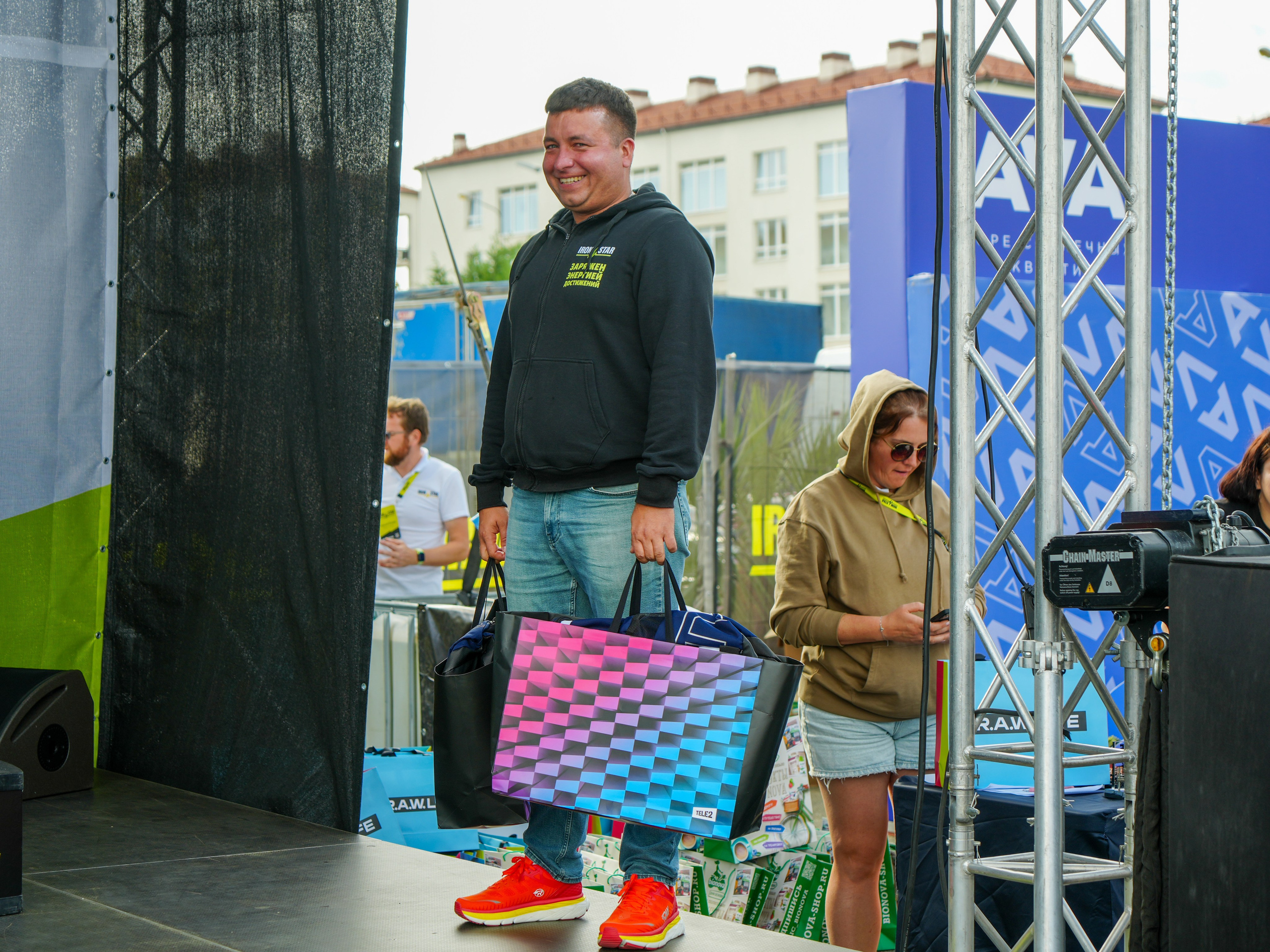 Фотоотчет партнерской интеграции для компании TELE2 на фестивале Ironstar. Репортажный фотограф в Красной Поляне и Сочи Павлюченко Екатерина