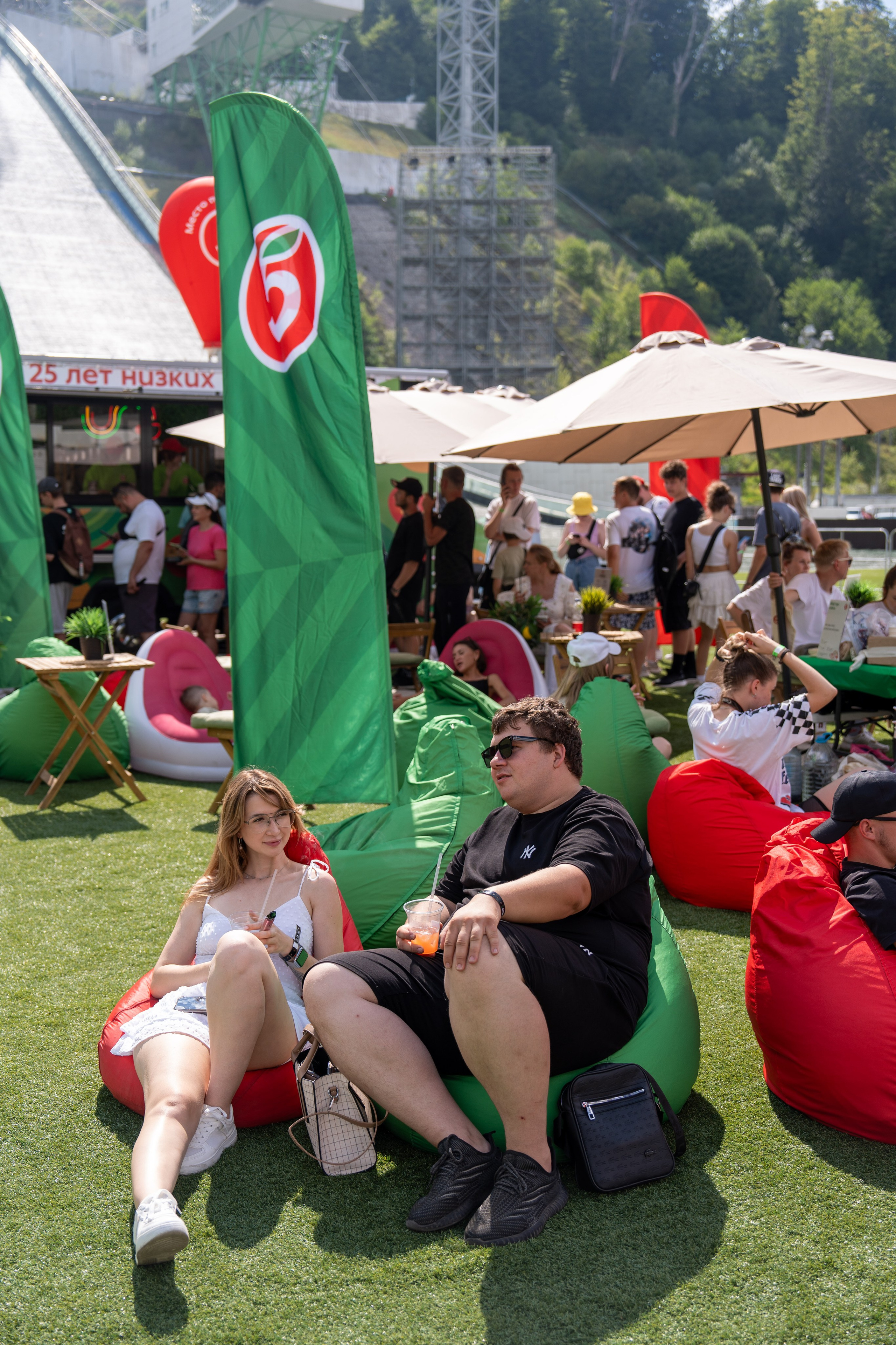Фотоотчет партнеской интеграции для сети «Пятерочка» на фестивале «Grounded». Репортажный фотограф в Красной Поляне и Сочи Павлюченко Екатерина