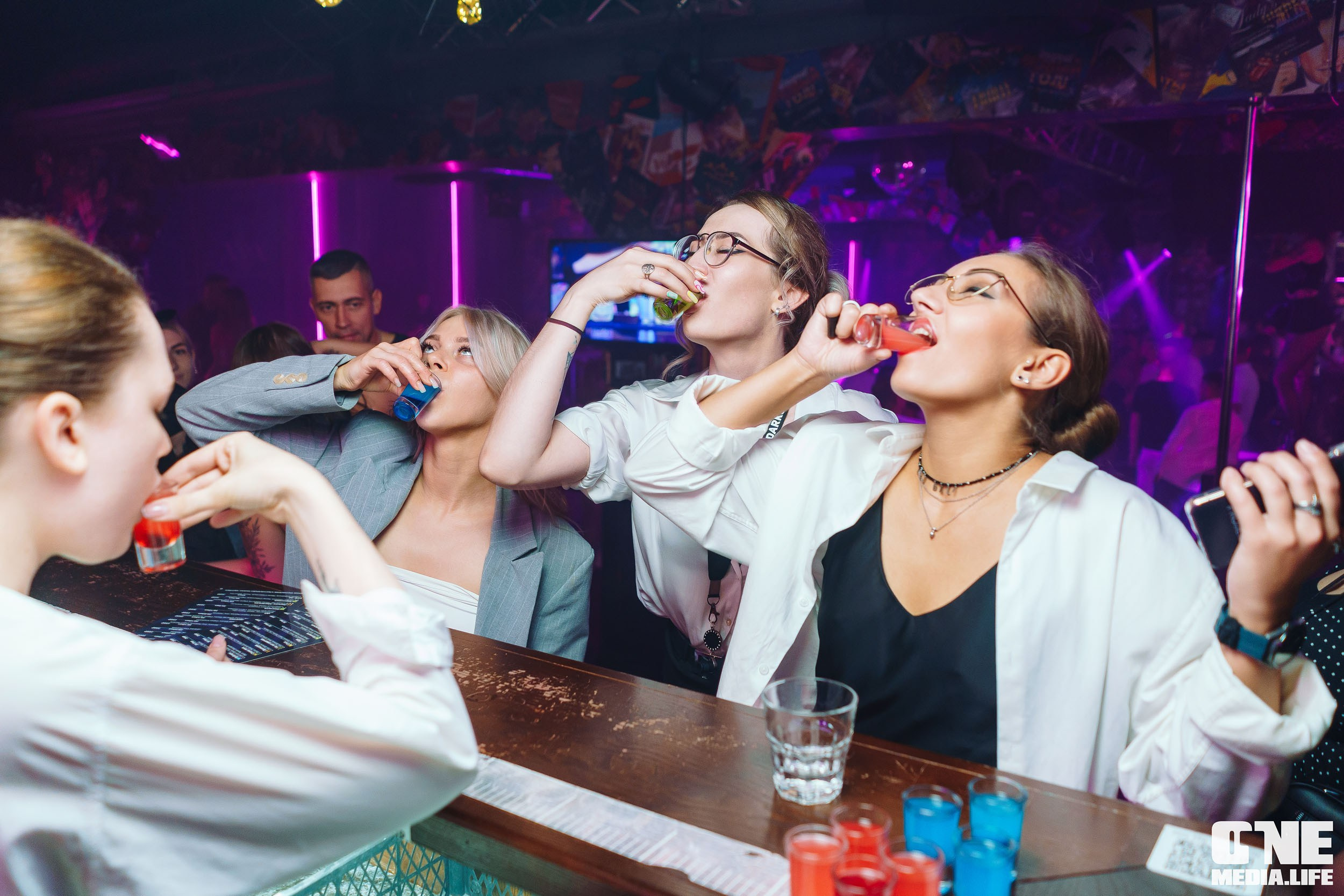Фоторепортаж из бара XxxX. One Media Life: фоторепортажи, фотоотчеты с мероприятий и заведений