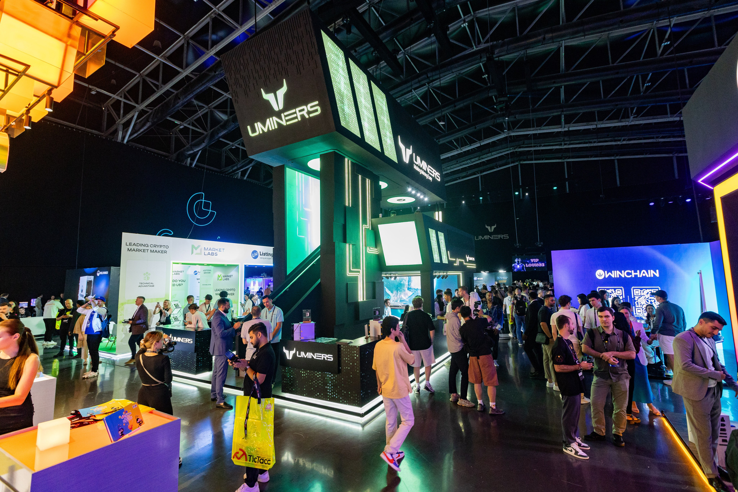 Conferences and expo photoshoot. Professional event photographer Ruslan Davletberdin