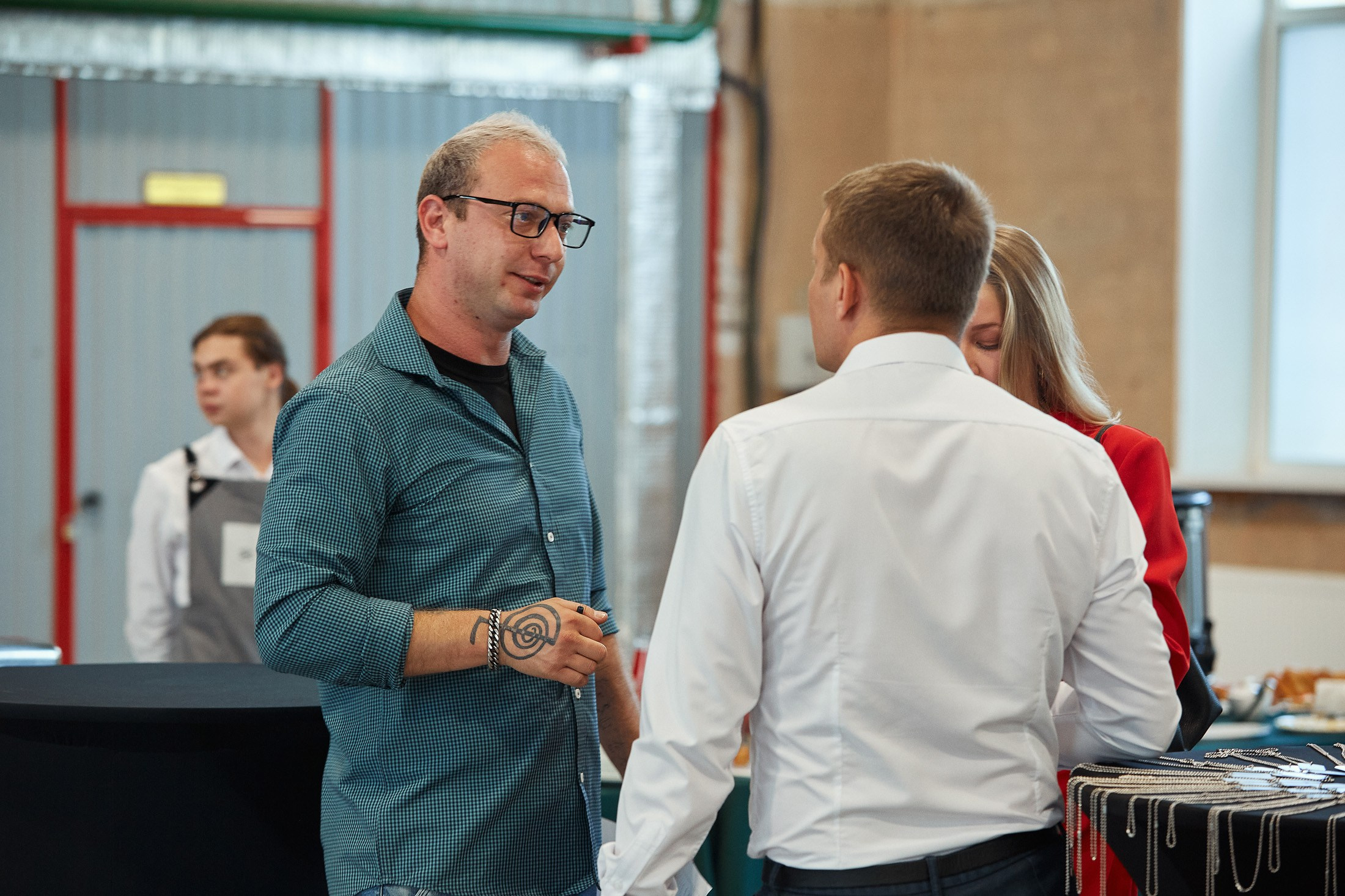 EMG / Международный форум / Презентация нового высокоточного станка. Антон Артюшин, портретный фотограф. Москва