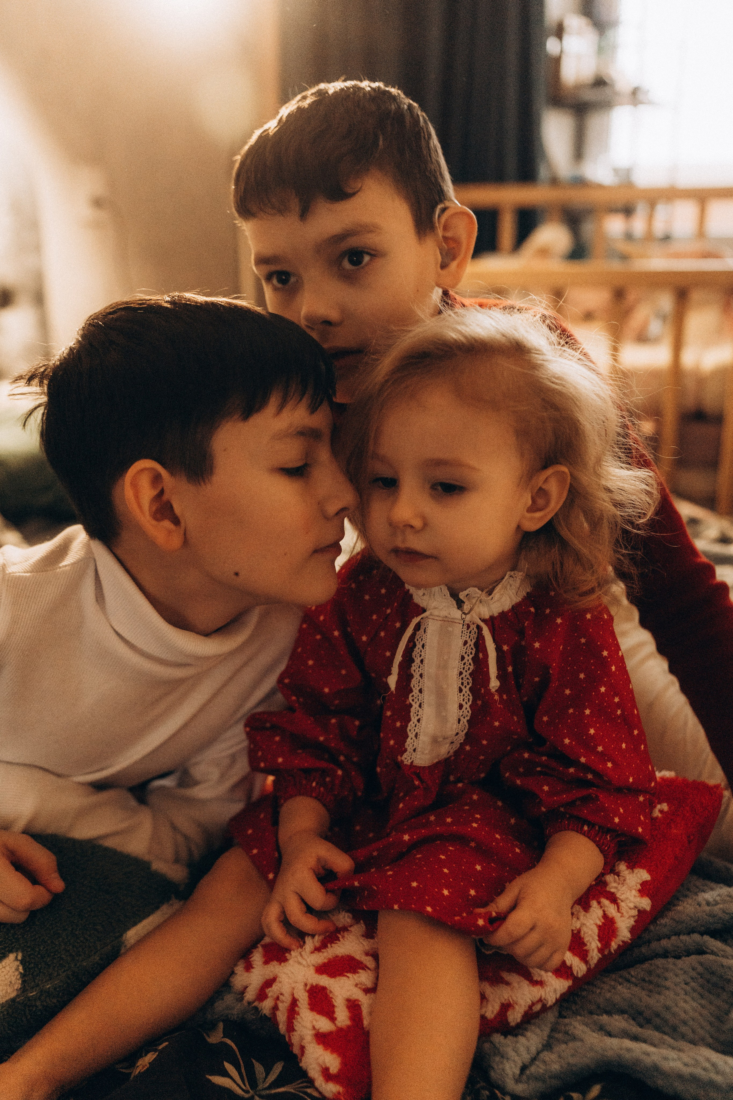Семейная домашняя фотосессия с семьей зимой. Семейный фотограф Егор Веденин