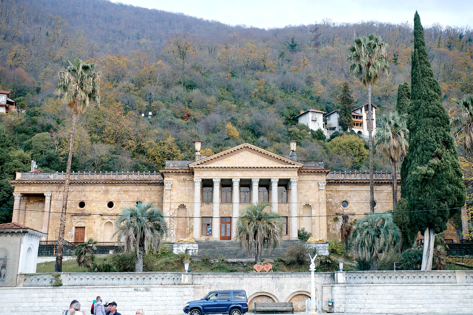 Гагра, Абхазия. Декабрь 2024. Фотографии отовсюду и обо всем