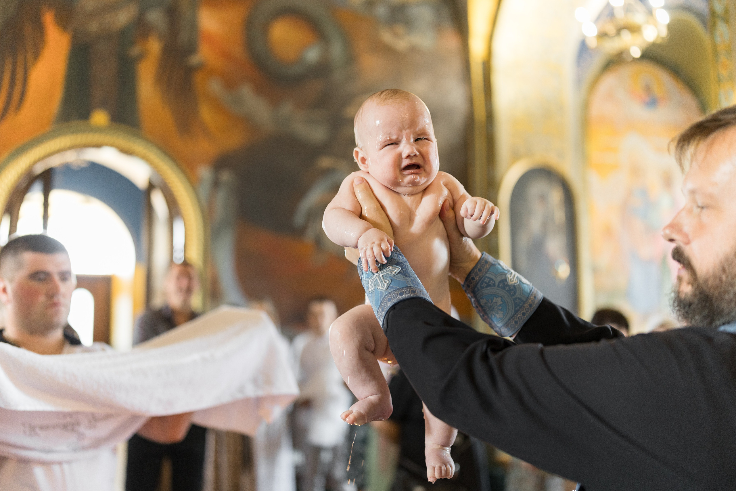 Крещение Михаила в Николаевской церкви. Анастасия Безуглова- свадебный фотограф в Таганроге