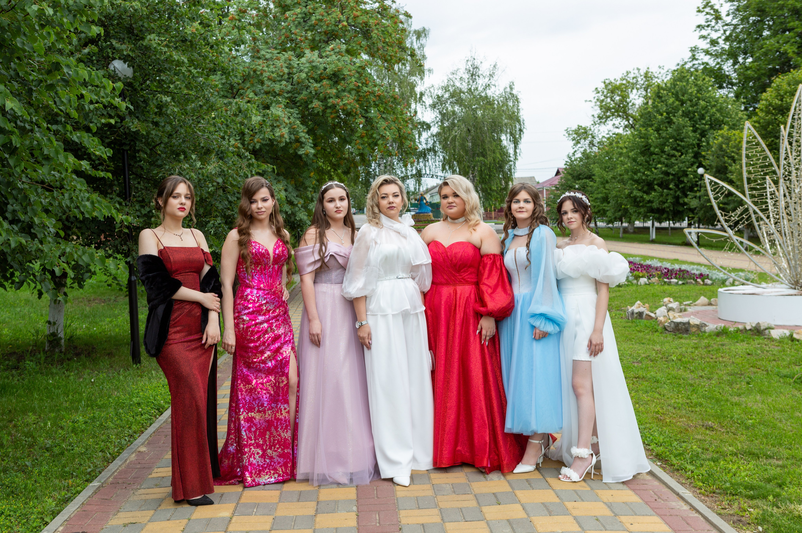 Выпускной, последний звонок. Выпускные альбомы Воронеж " СОКОЛ фото»
