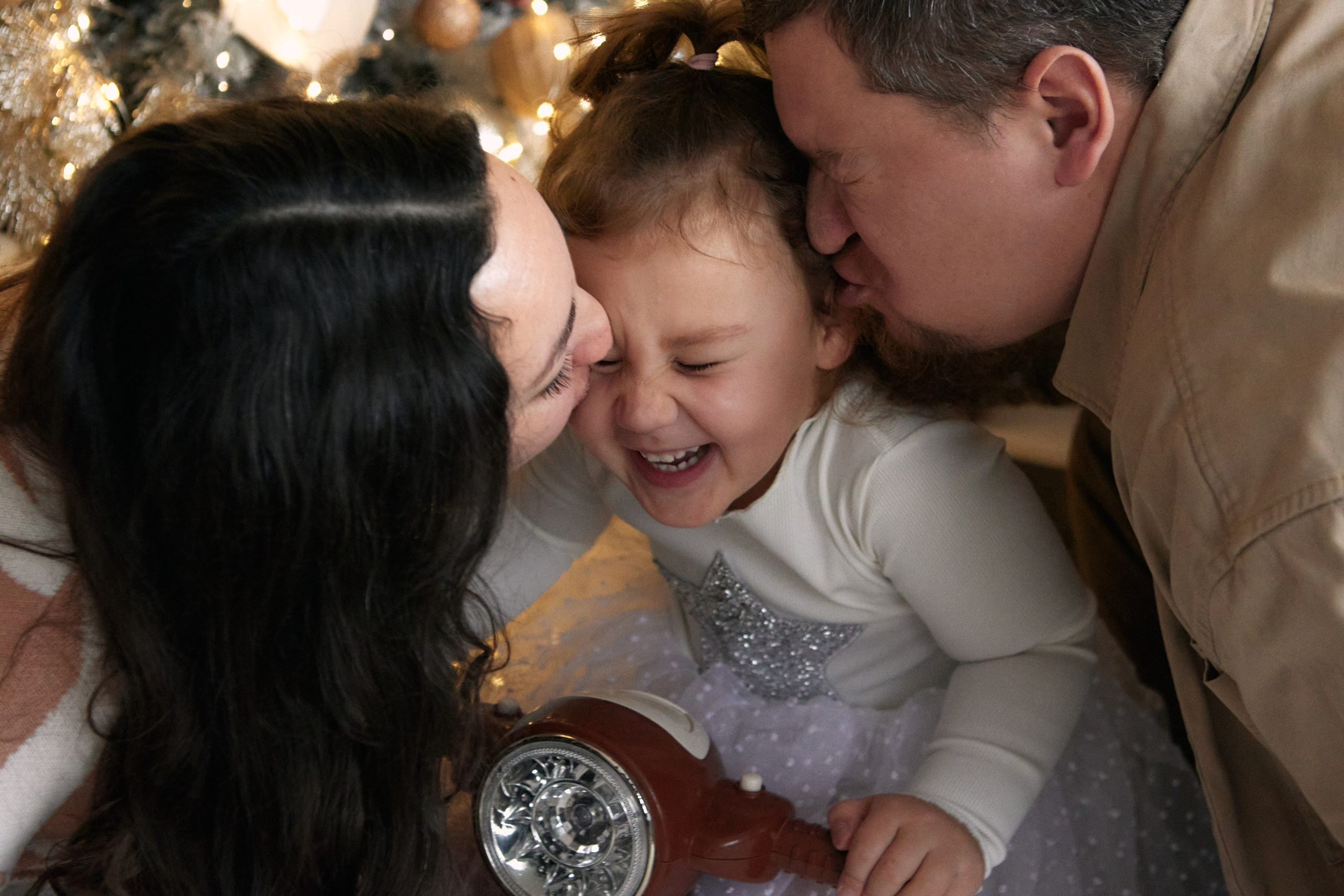 семейная фотосессия, фотограф Москва, фотограф в Москве, фотосессия с детьми, новогодняя фотосессия, фотосессия с дочкой, семейная фотосессия в студии, фотосессия на день рожденья, семейный фотограф, фотосессия в подарок, часовая фотосессия, идеи для семейной фотосессии, позы для семейной фотосессии