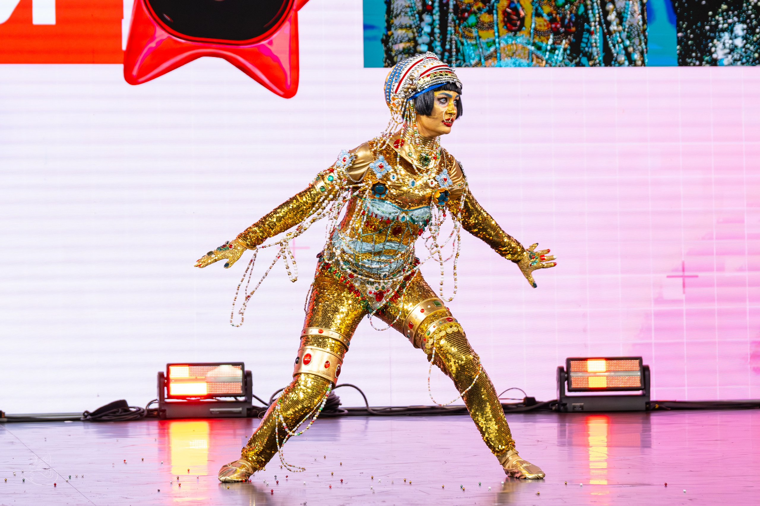 Сцена РЭД ЭКСПО 2024. Косплей фотограф