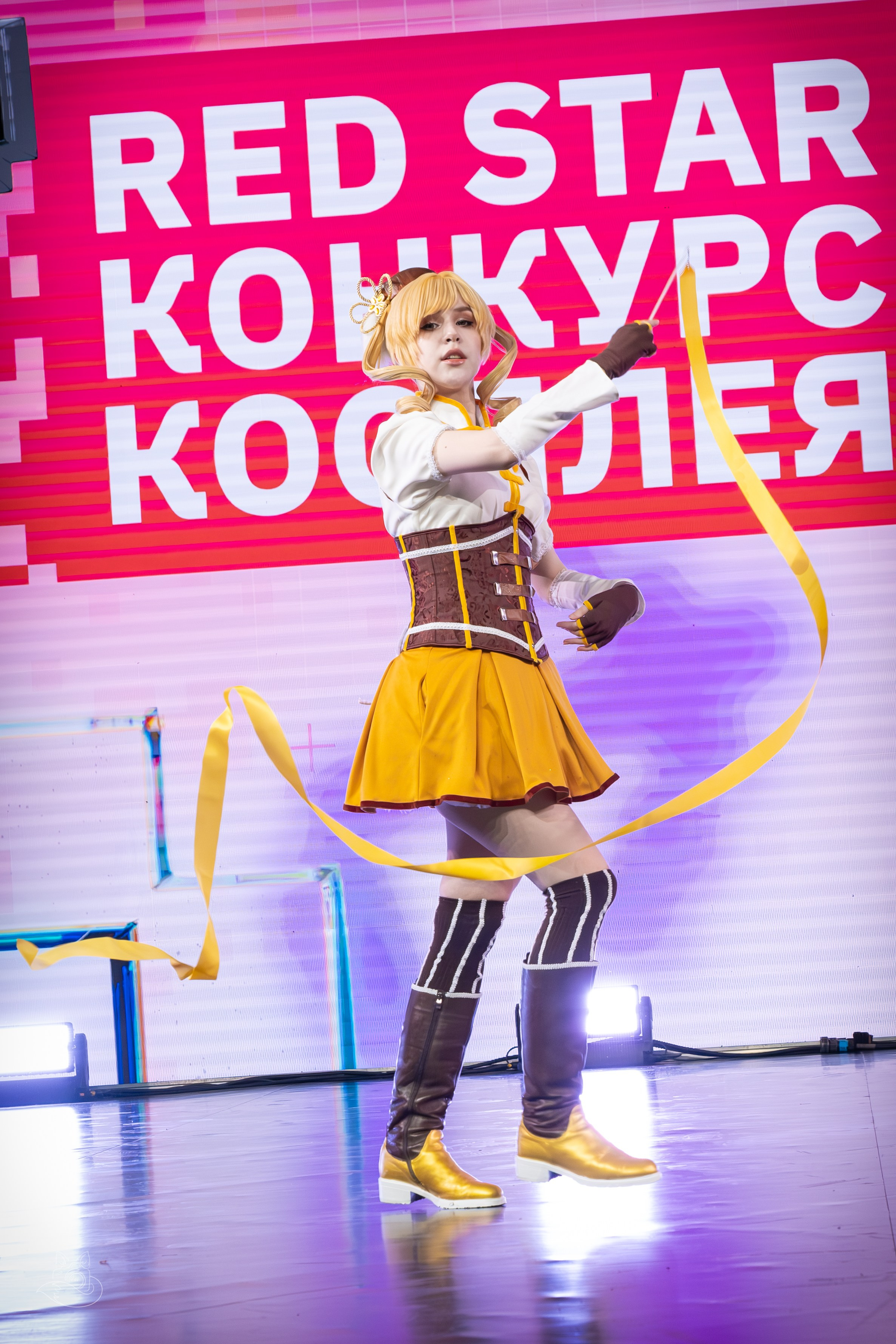 Сцена РЭД ЭКСПО 2024. Косплей фотограф