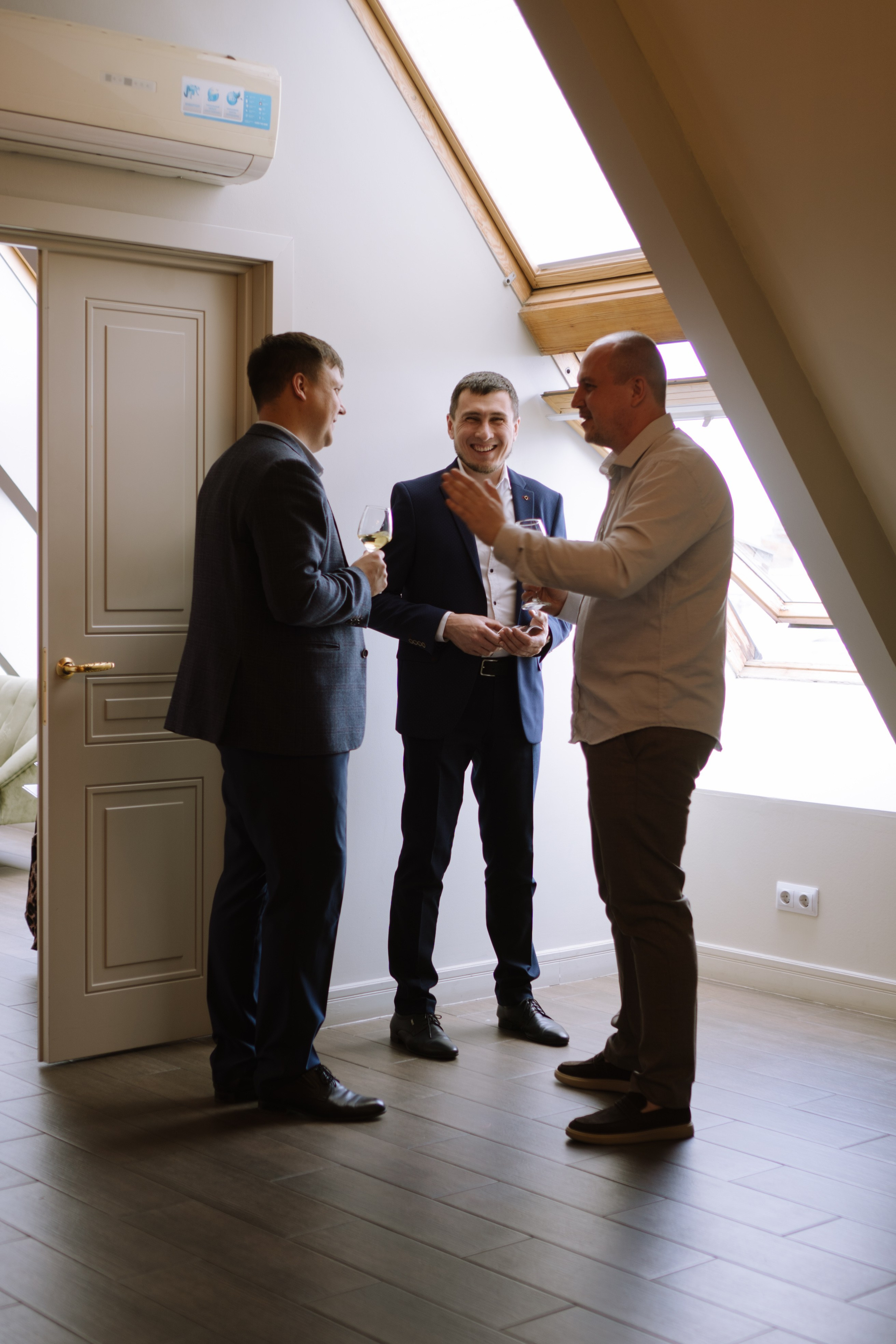 СВАДЕБНЫЙ БАНКЕТ НА ВЛАДИМИРСКОЙ В САНКТ-ПЕТЕРБУРГЕ (КАМЕРНАЯ СВАДЬБА). Профессиональный фотограф, Санкт-Петербург — Виктория Богомолова