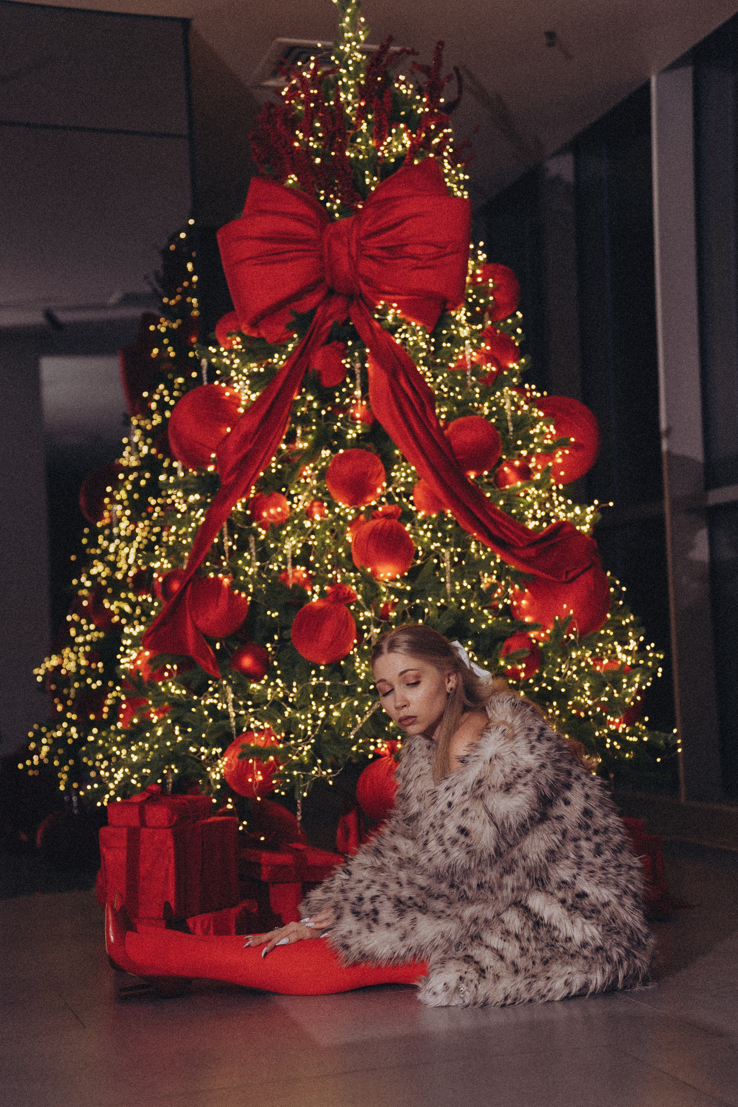 ФОТОСЕССИЯ К НОВОМУ ГОДУ В СТУДИИ С ЕЛОЧКОЙ КРАСИВЫЙ ОБРАЗ. Профессиональный фотограф, Санкт-Петербург — Виктория Богомолова