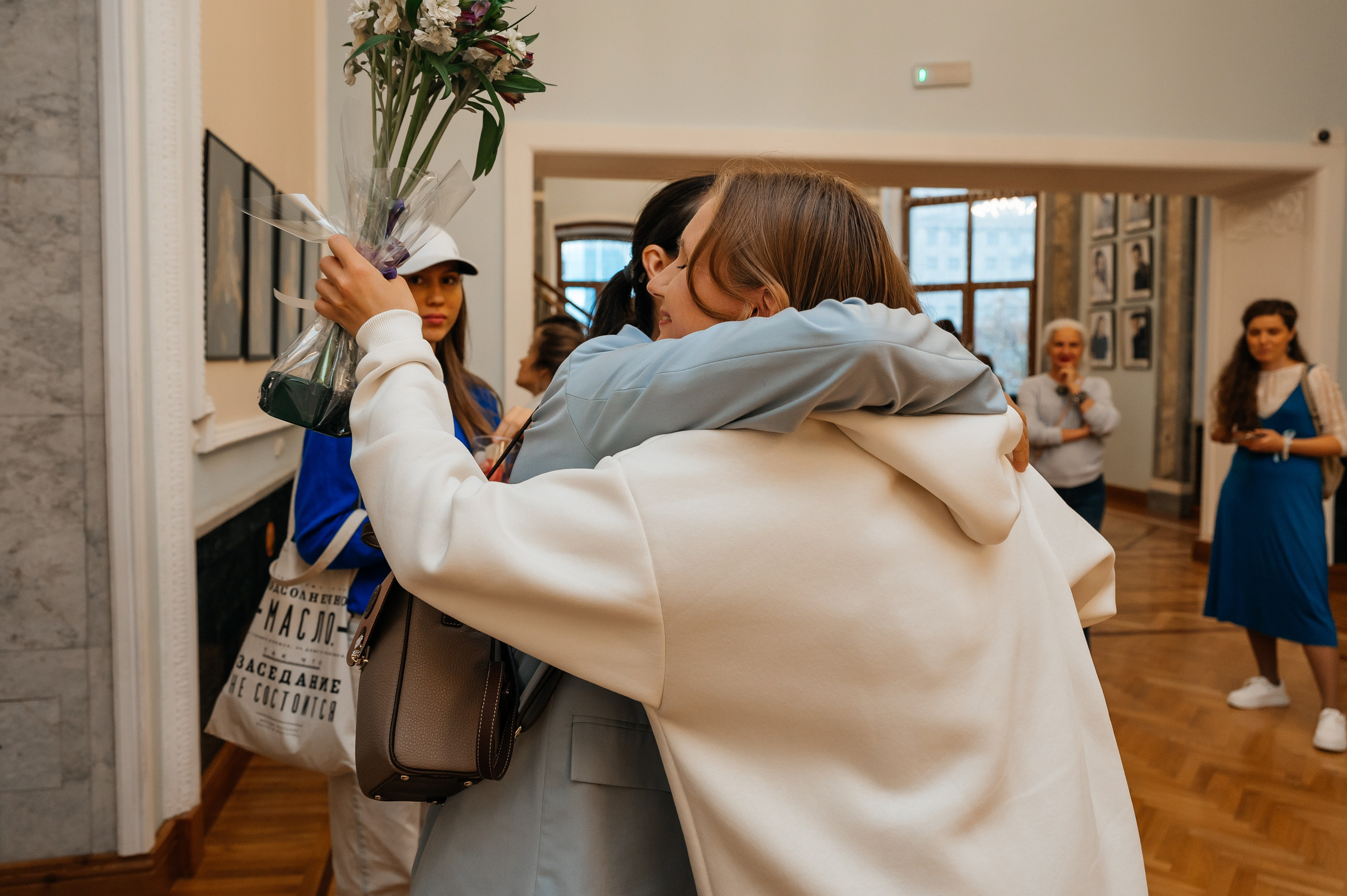 Открытие выставки Кати Васильевой в Молодежном театре. Wedding and family photographer USA