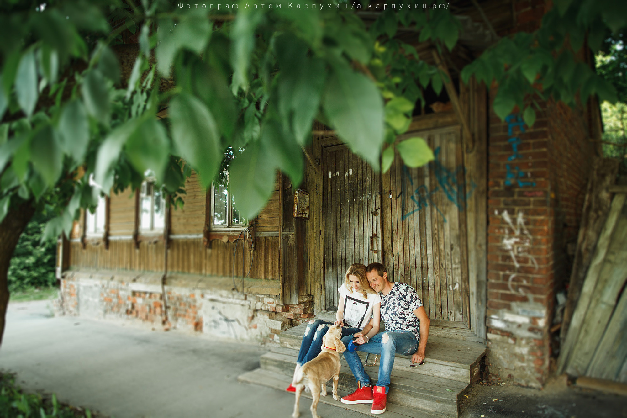 Город, собака, любовь. Прогулка Димы, Кати и Гранта. Фотограф городских и семейных событий Артем Карпухин