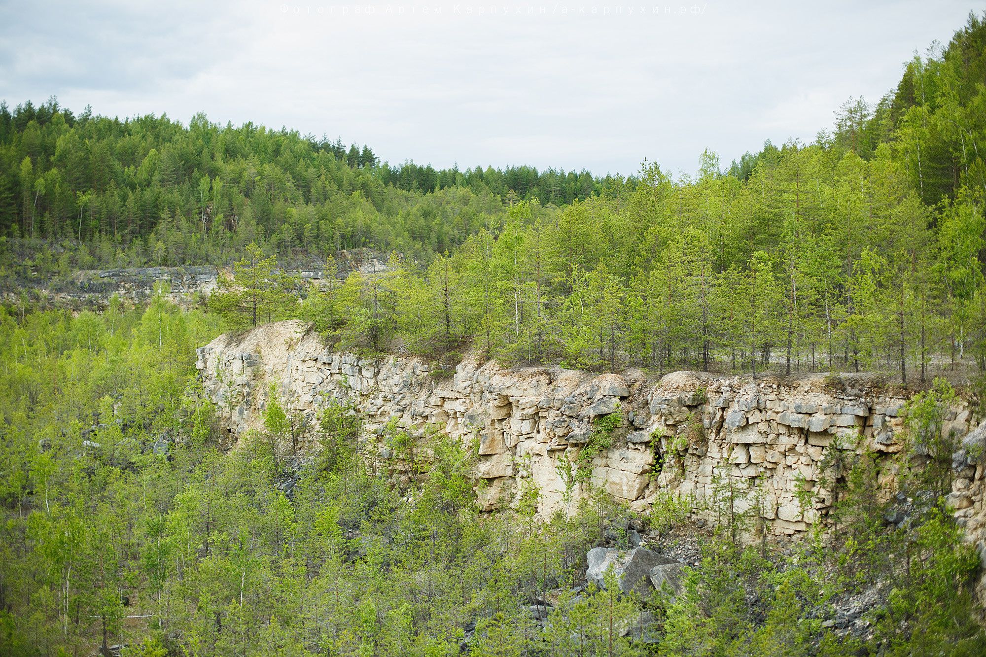 Иван Женя и каменные глыбы. 5 июня 2016 Дюкинский карьер. Фотограф городских и семейных событий Артем Карпухин