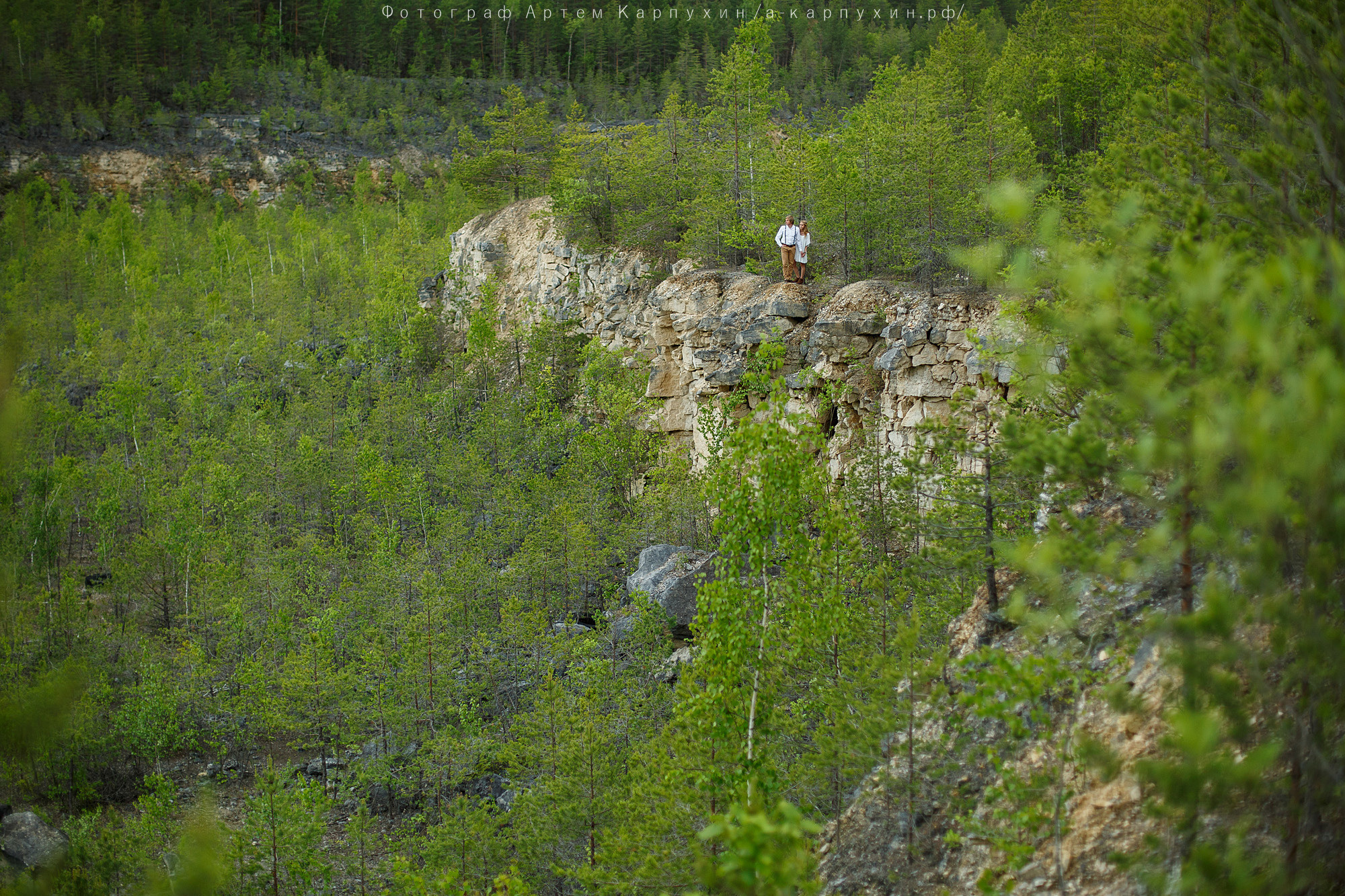 Иван Женя и каменные глыбы. 5 июня 2016 Дюкинский карьер. Фотограф городских и семейных событий Артем Карпухин