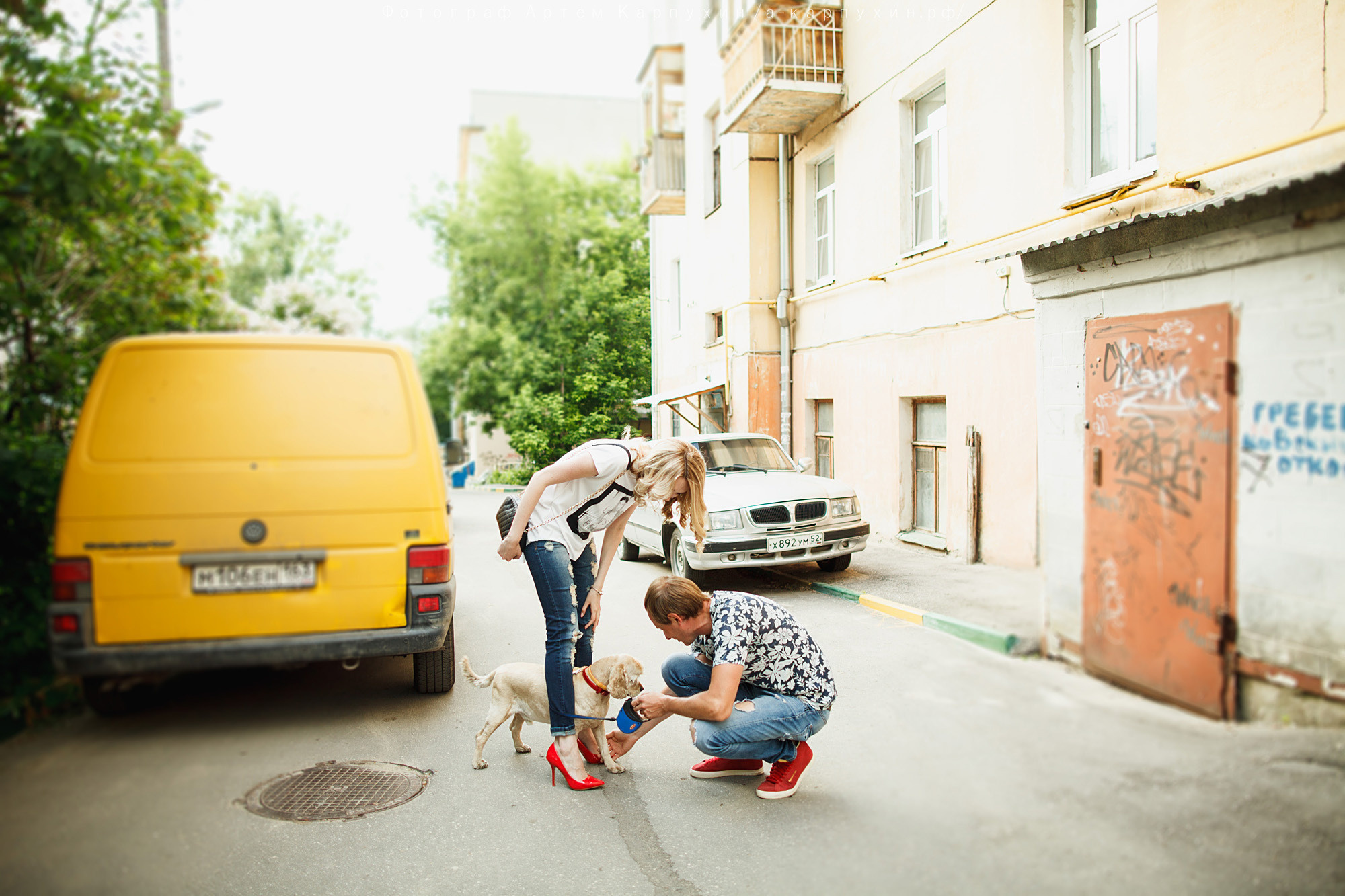 Город, собака, любовь. Прогулка Димы, Кати и Гранта. Фотограф городских и семейных событий Артем Карпухин