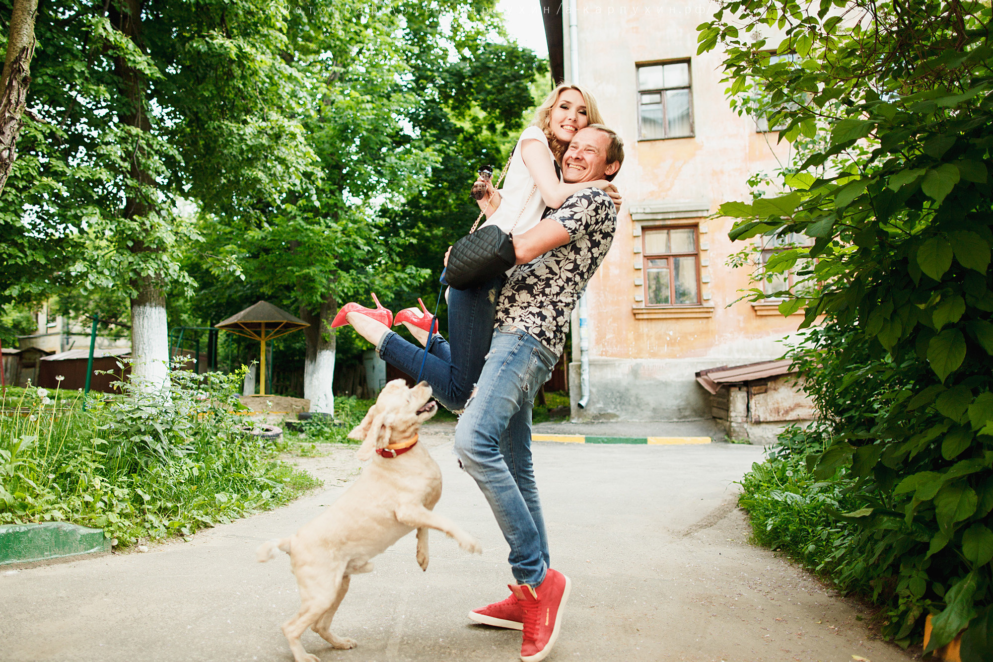Город, собака, любовь. Прогулка Димы, Кати и Гранта. Фотограф городских и семейных событий Артем Карпухин