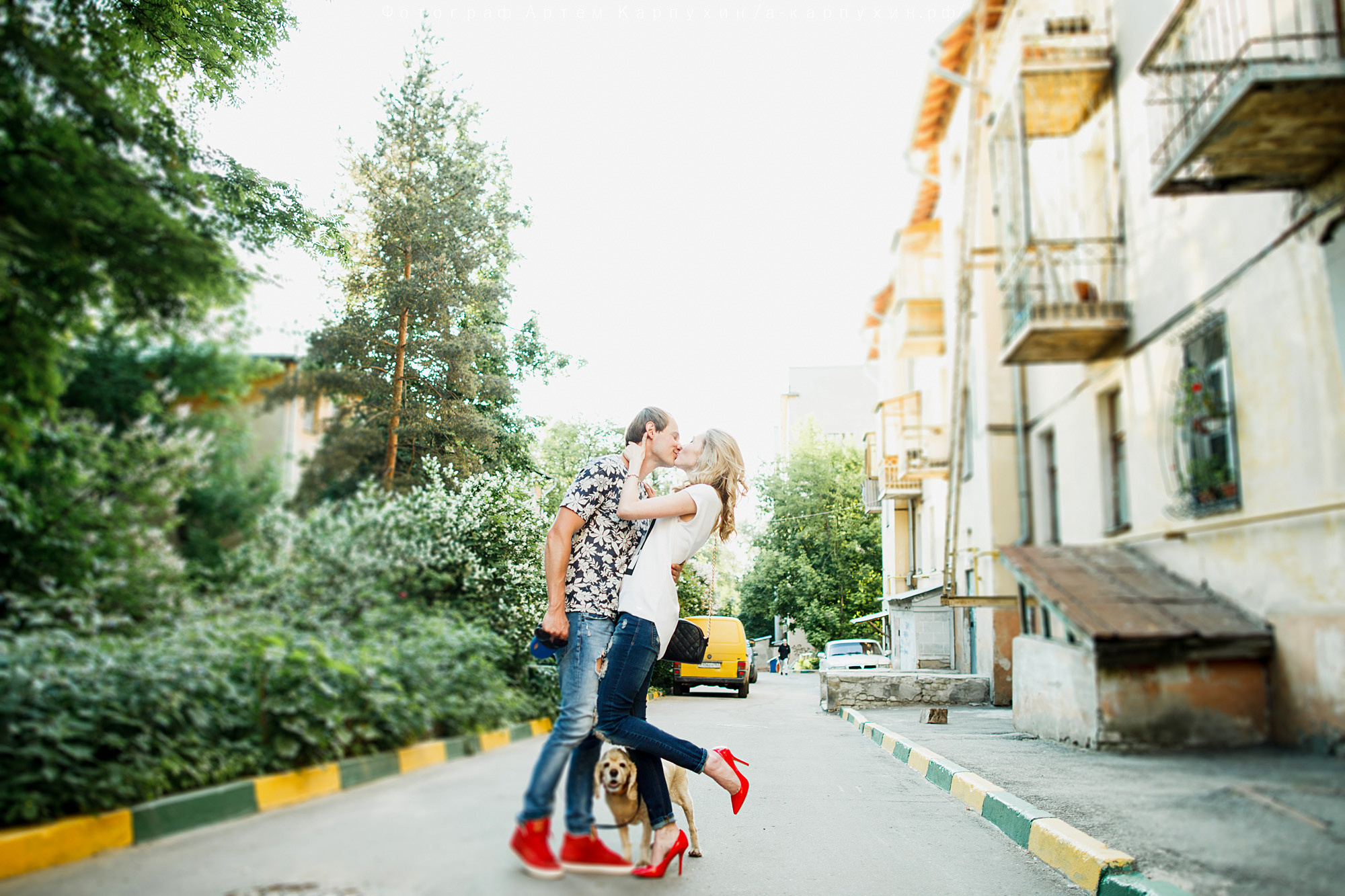Город, собака, любовь. Прогулка Димы, Кати и Гранта. Фотограф городских и семейных событий Артем Карпухин