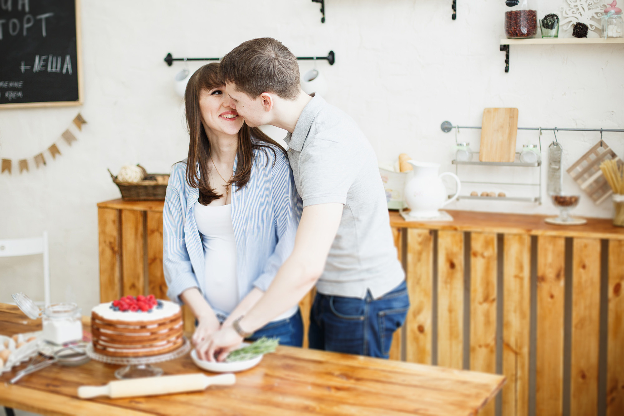 Катин торт. Катя и Лёша 2016. Беременная домашняя съемка. Фотограф городских и семейных событий Артем Карпухин