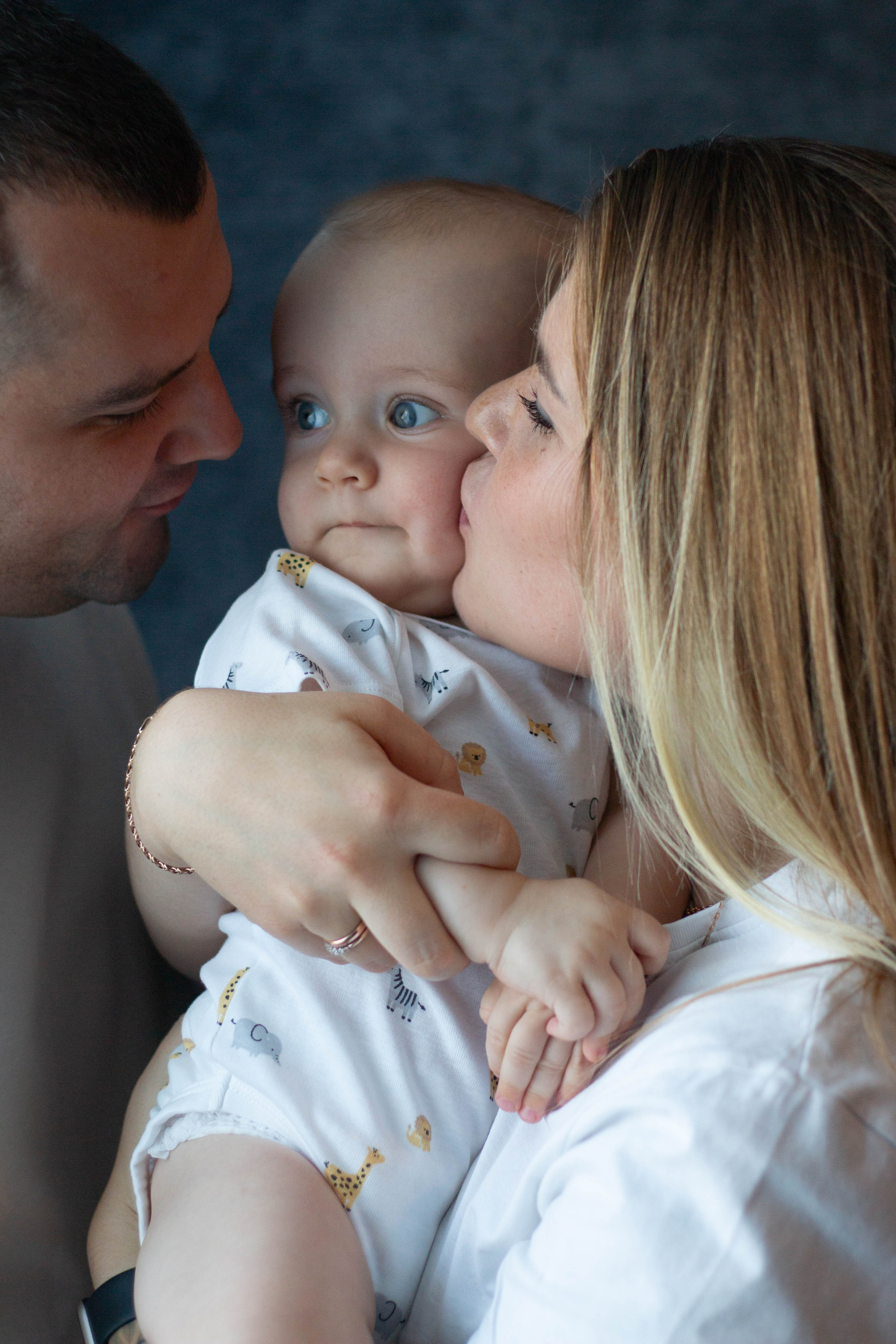 Артур, Вика и Роберт. Бережно сохраняю ваши чувства и истории на своих фотографиях