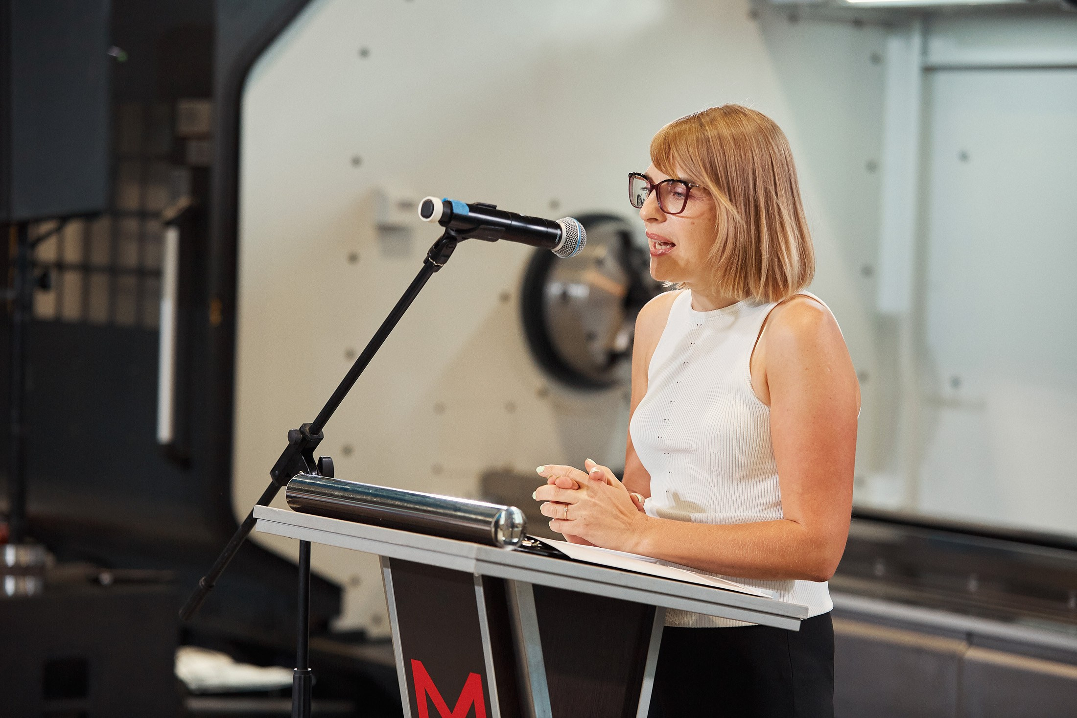 EMG / Международный форум / Презентация нового высокоточного станка. Антон Артюшин, портретный фотограф. Москва