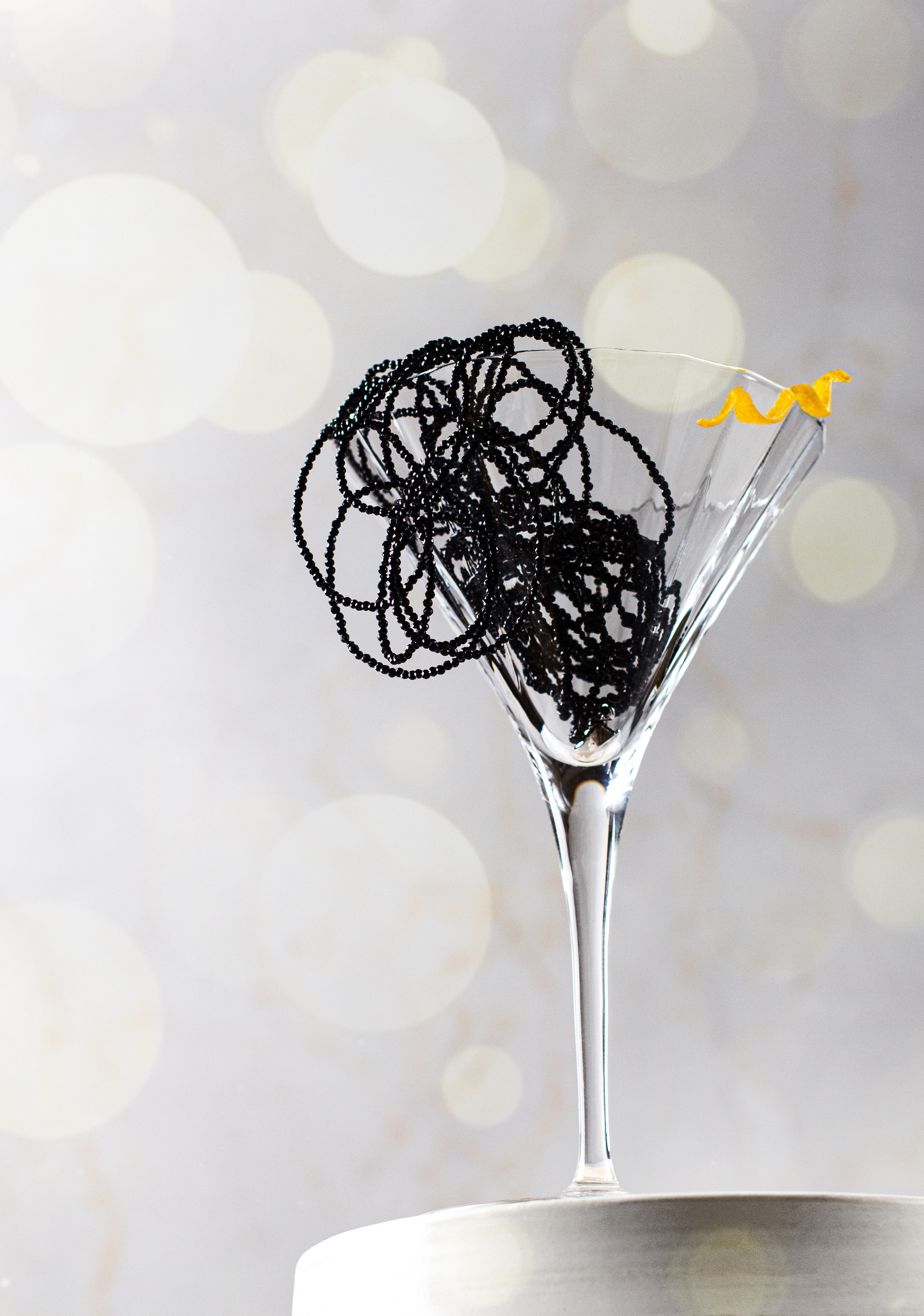 бусы в бокале